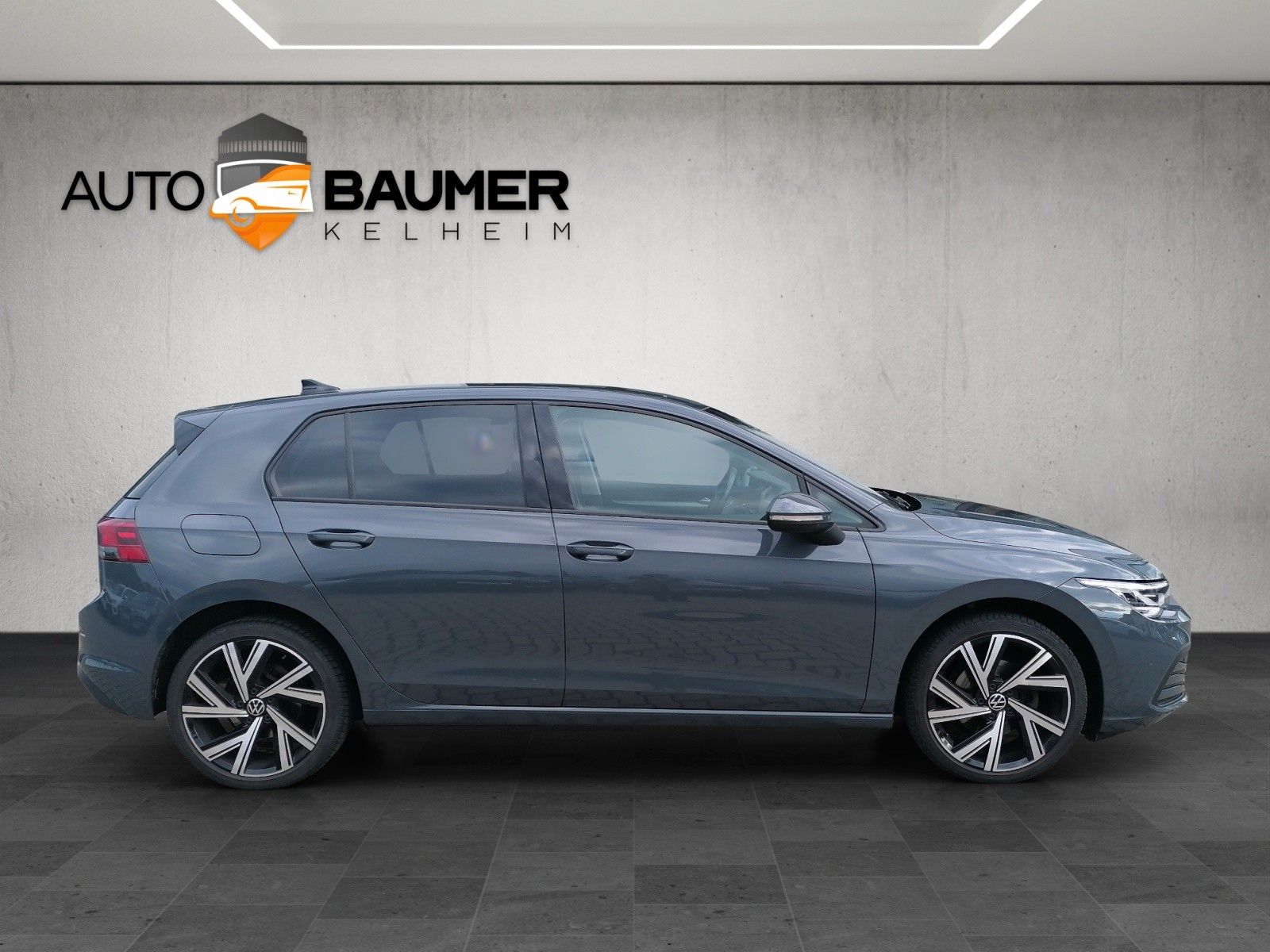 Fahrzeugabbildung Volkswagen Golf 1.5 TSI Life ACC NAVI APP CONNECT