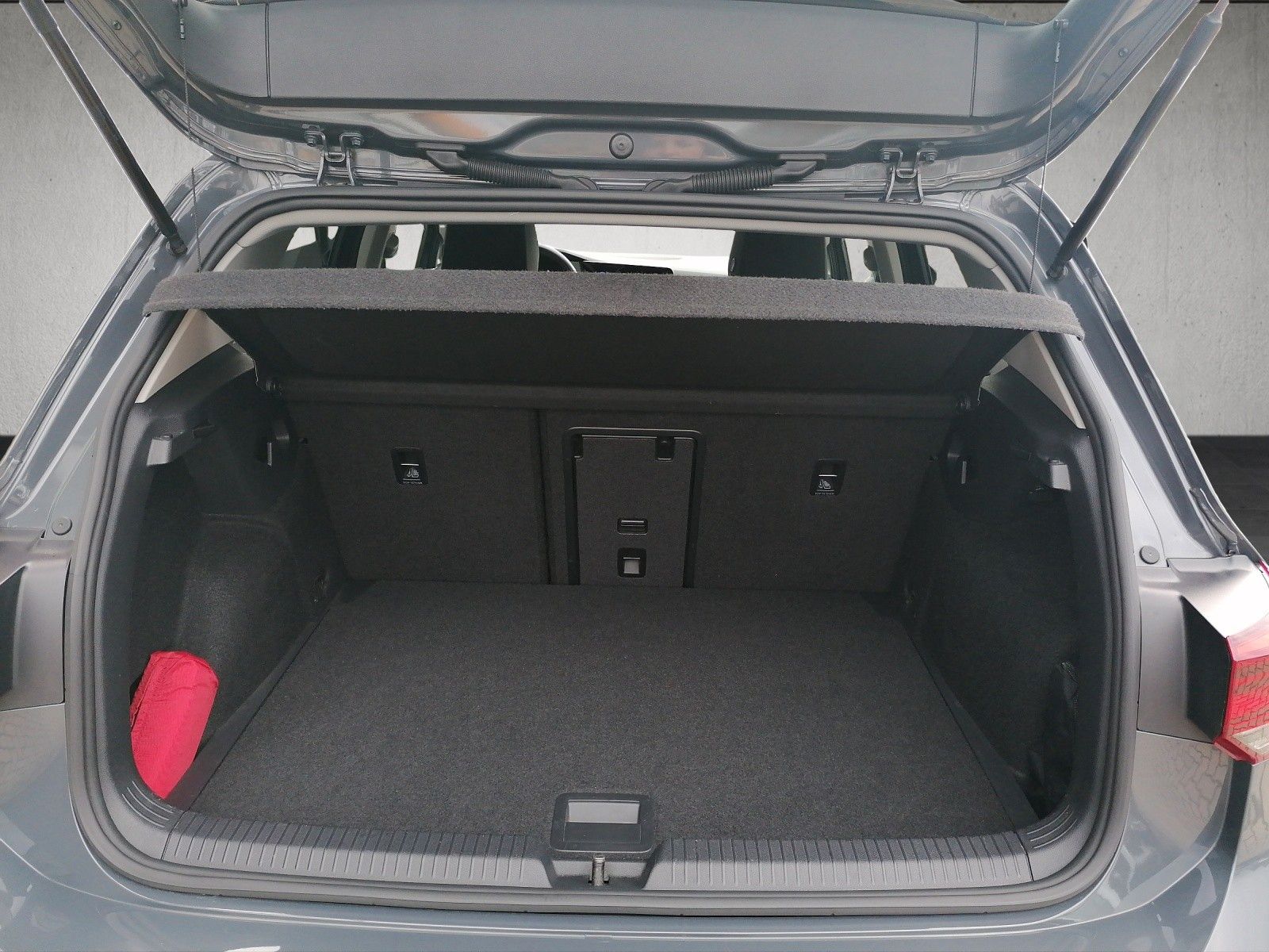 Fahrzeugabbildung Volkswagen Golf 1.5 TSI Life ACC NAVI APP CONNECT