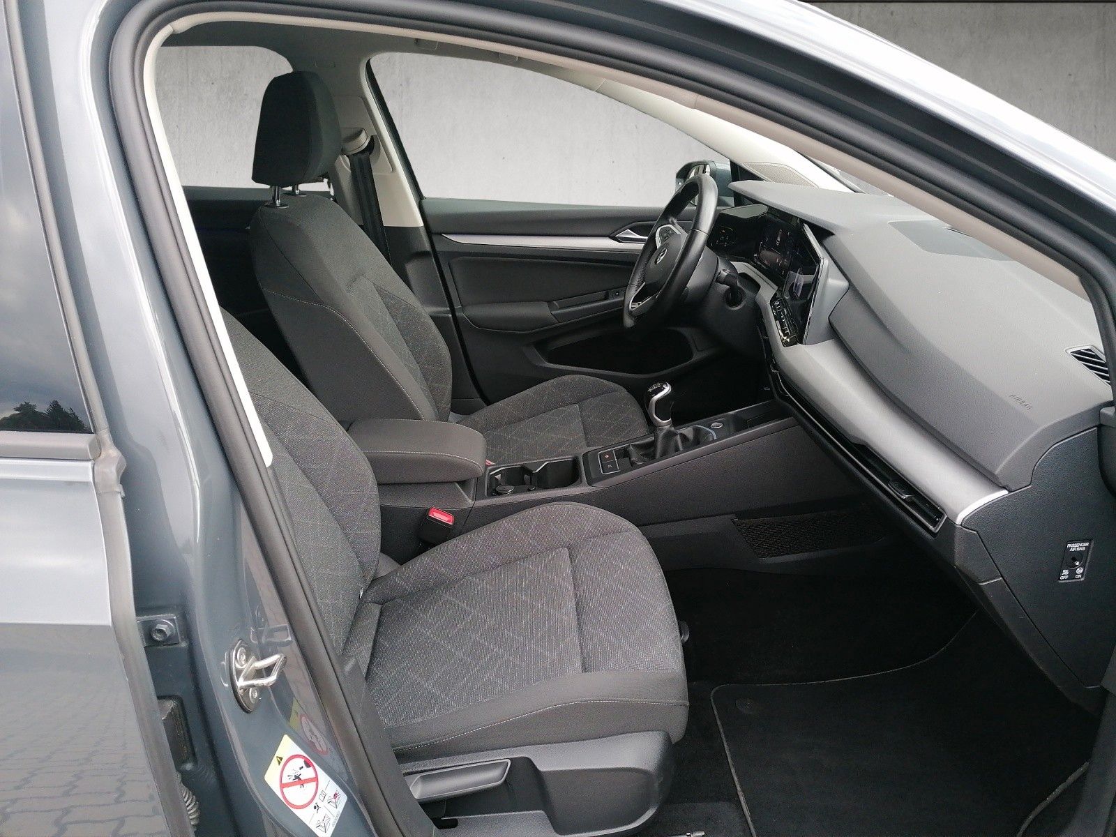 Fahrzeugabbildung Volkswagen Golf 1.5 TSI Life ACC NAVI APP CONNECT