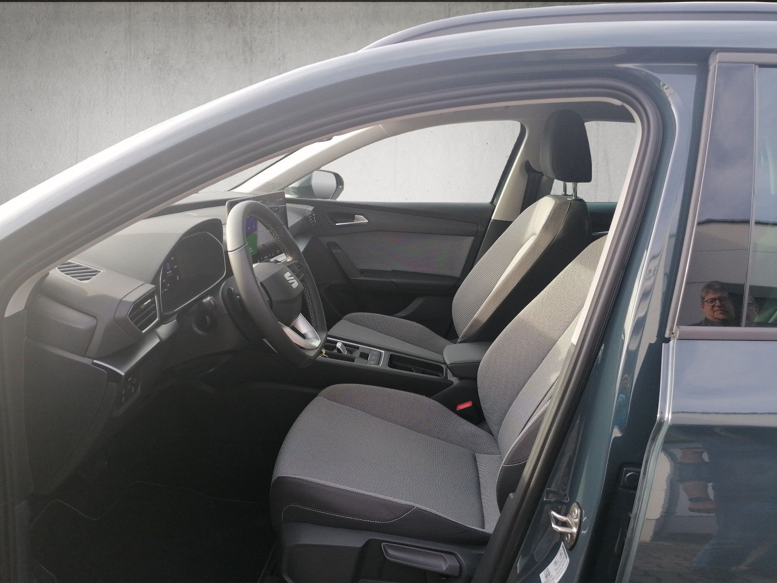 Fahrzeugabbildung SEAT Leon Sportstourer 1.5 eTSI DSG Road Edition