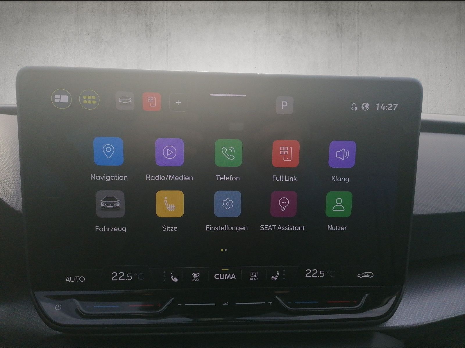 Fahrzeugabbildung SEAT Leon Sportstourer 1.5 eTSI DSG Road Edition