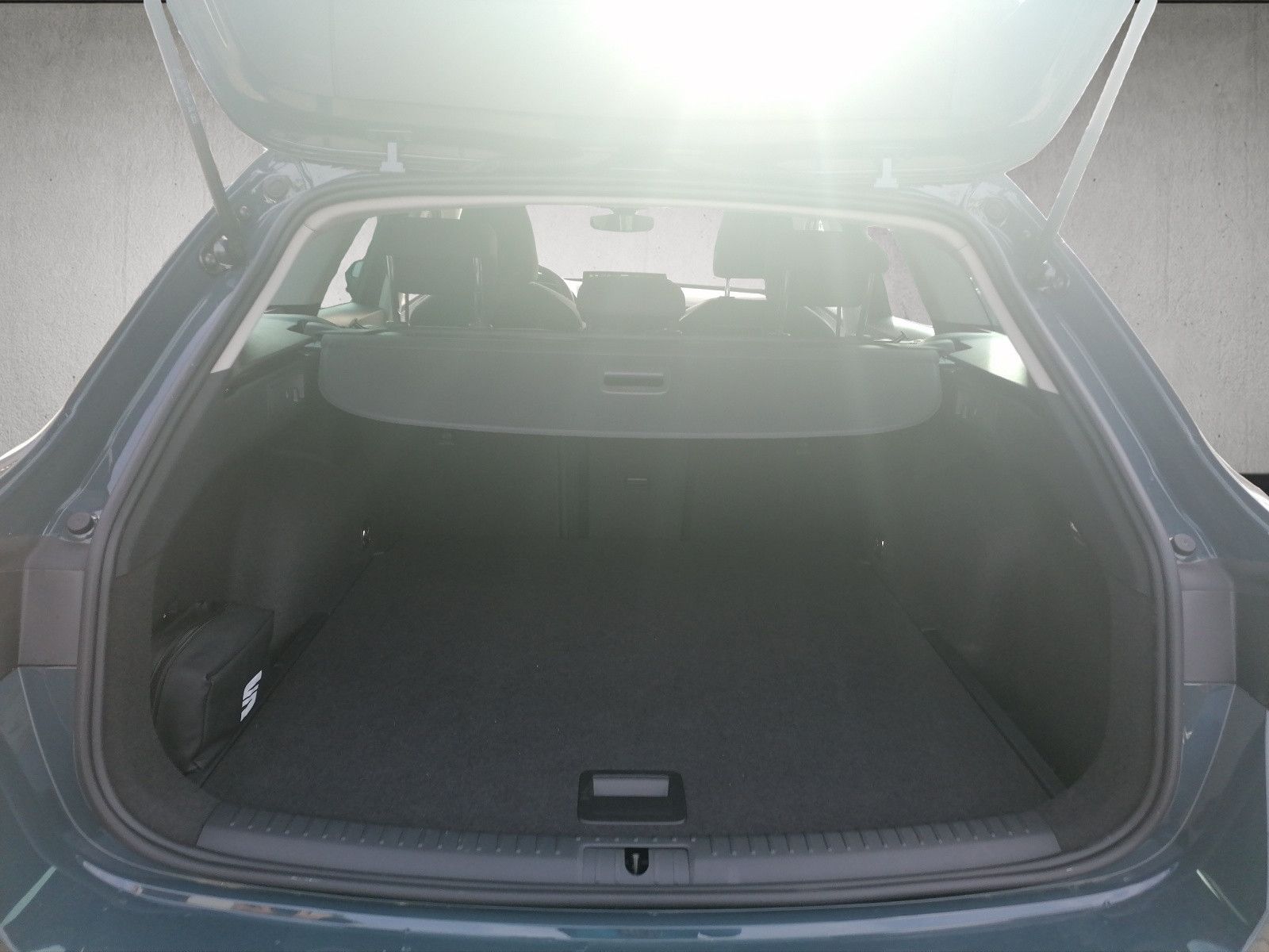 Fahrzeugabbildung SEAT Leon Sportstourer 1.5 eTSI DSG Road Edition