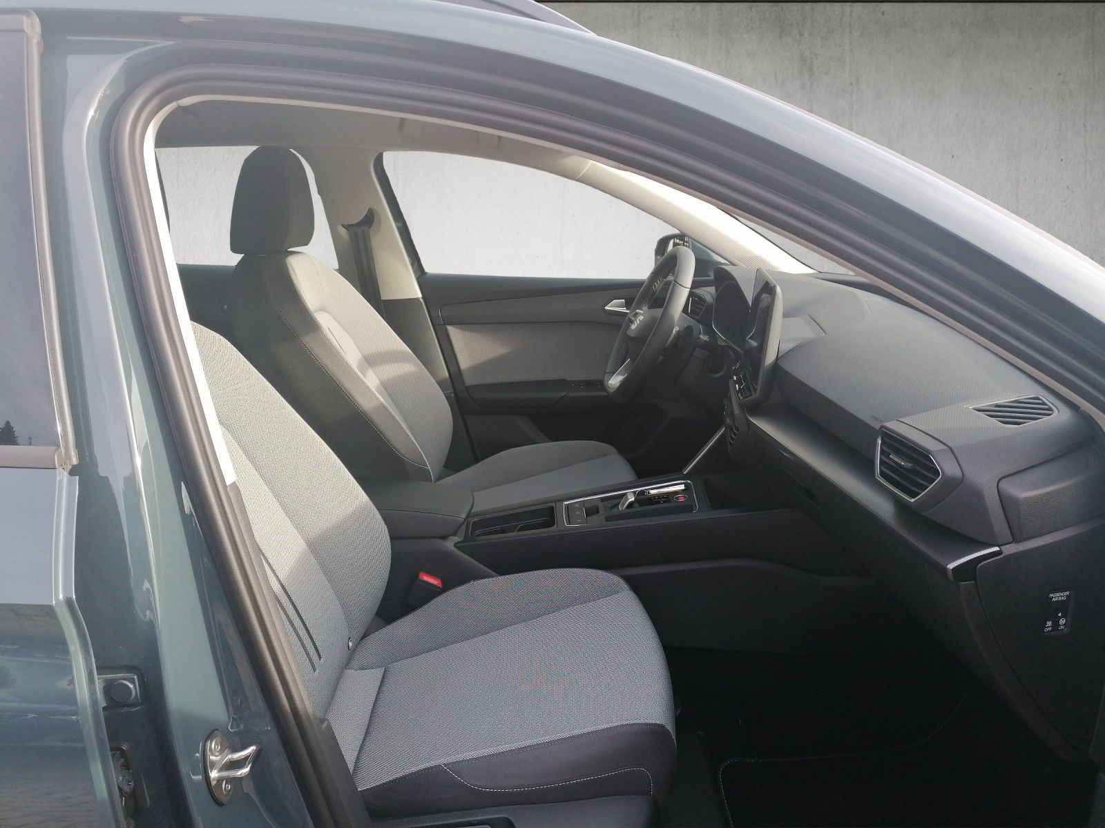 Fahrzeugabbildung SEAT Leon Sportstourer 1.5 eTSI DSG Road Edition