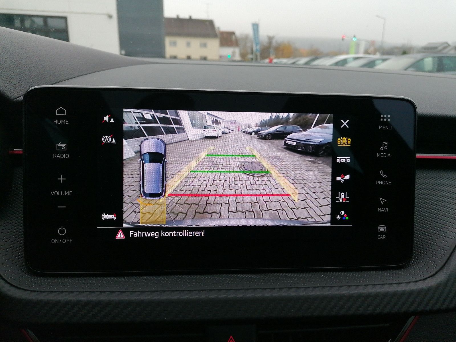 Fahrzeugabbildung SKODA Kamiq 1.5 TSI DSG Monte Carlo AHK beh WSS 5J GAR