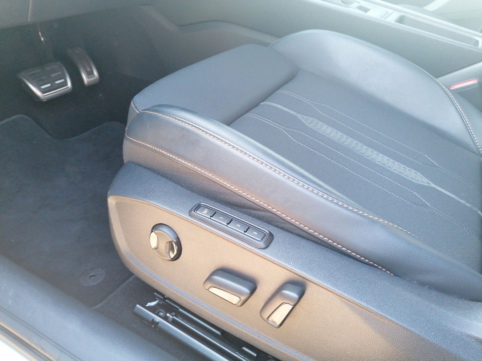 Fahrzeugabbildung CUPRA Leon 2.0 TSI DSG FAP XL el.Sitz