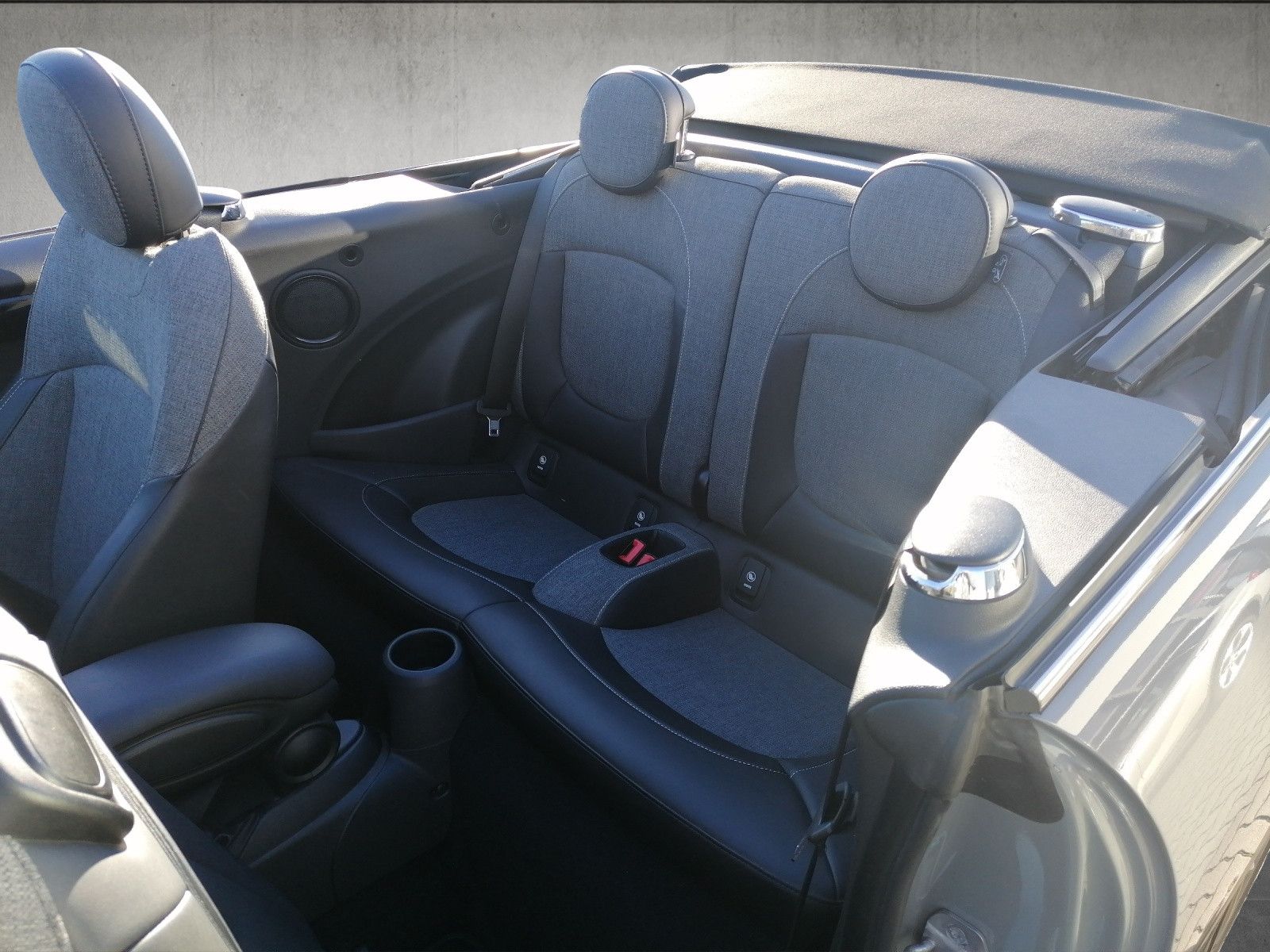 Fahrzeugabbildung MINI Cooper Cabrio CHILI NAVI LED GRA