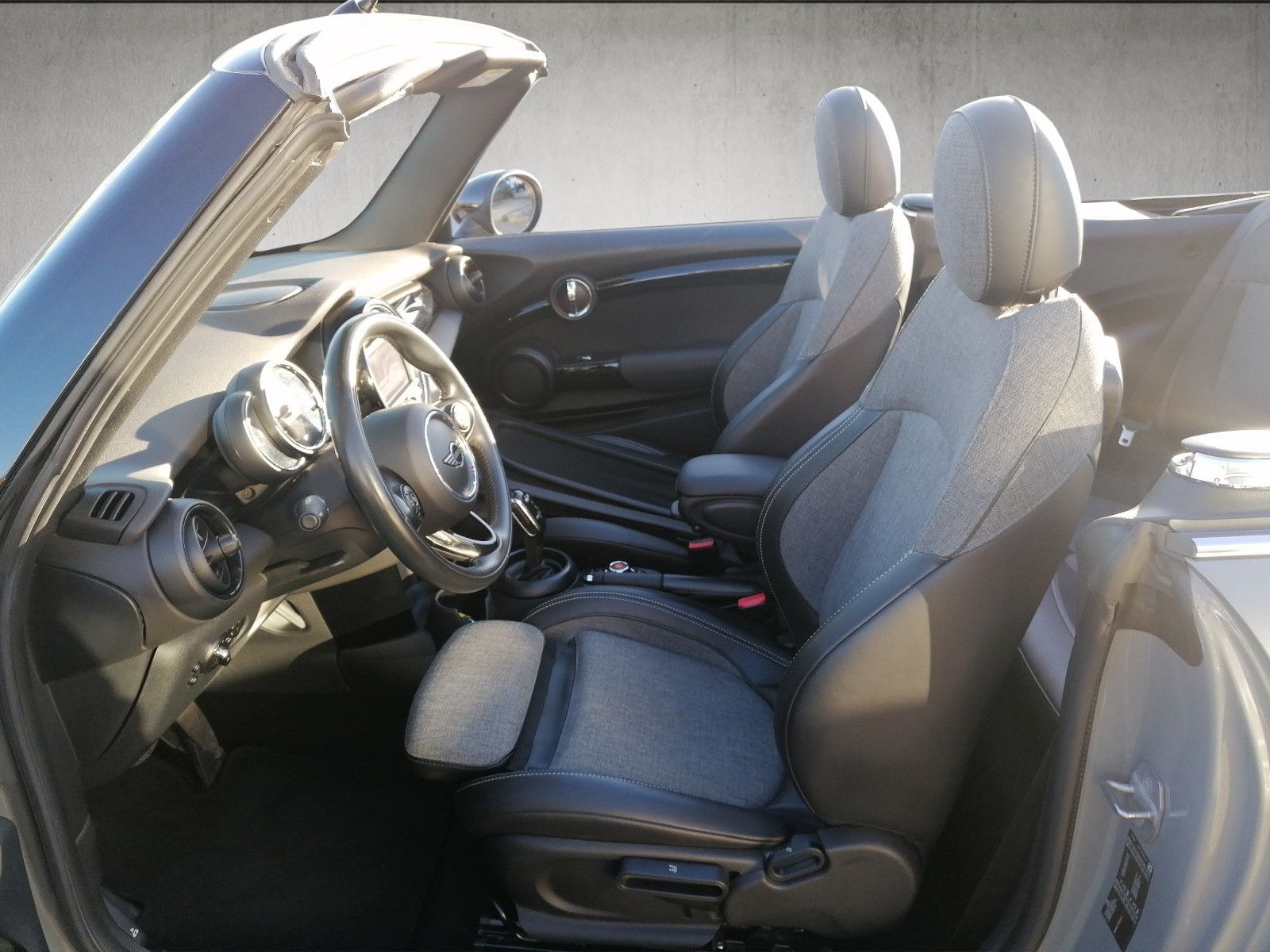 Fahrzeugabbildung MINI Cooper Cabrio CHILI NAVI LED GRA