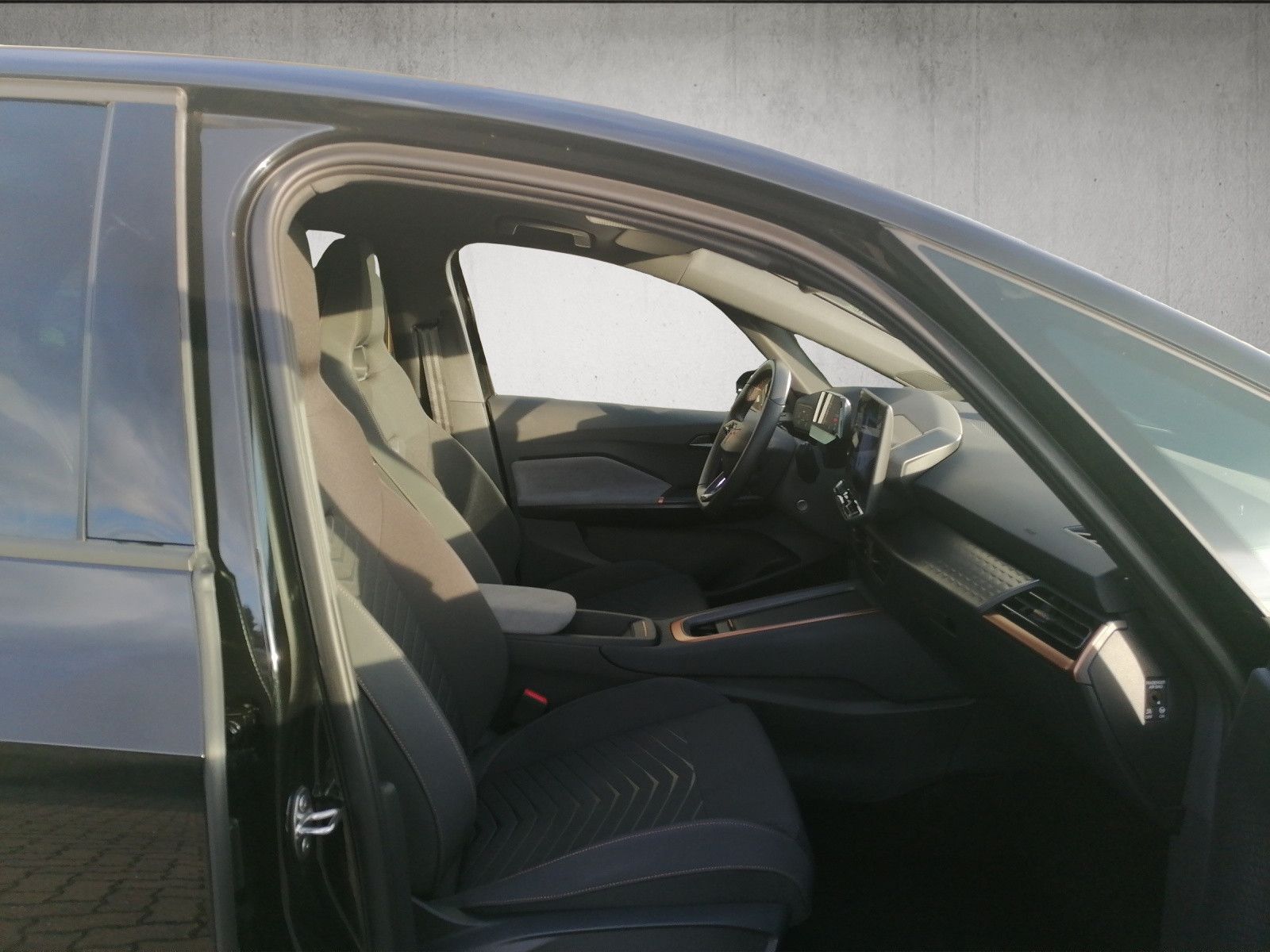 Fahrzeugabbildung CUPRA Born 77kW 231PS Below Zero HEAT PUMP PILOT M 5J