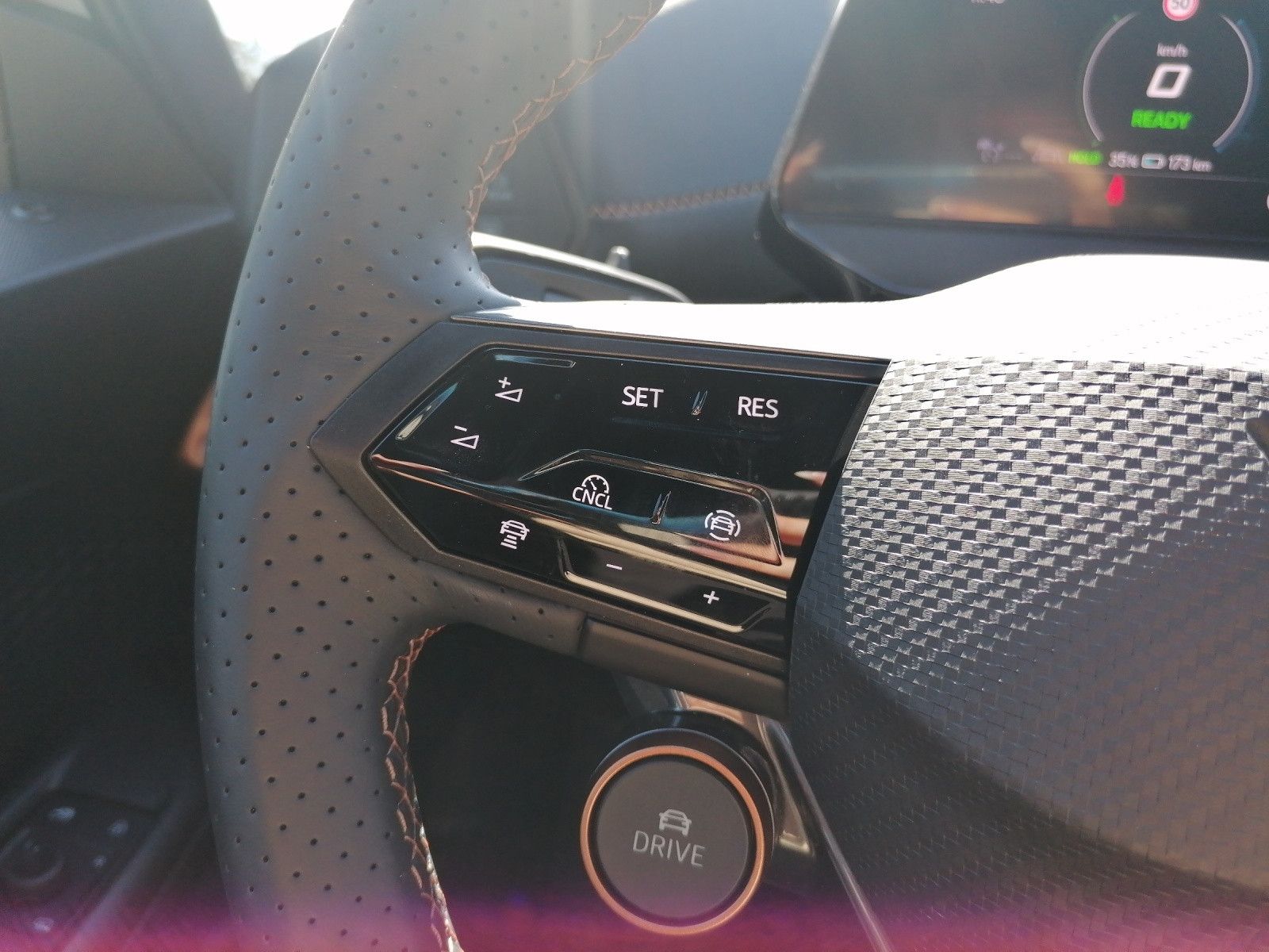 Fahrzeugabbildung CUPRA Born 77kW 231PS Below Zero HEAT PUMP PILOT M 5J