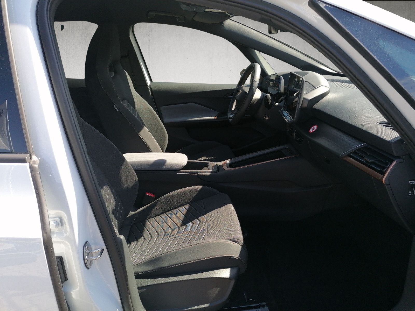 Fahrzeugabbildung CUPRA Born 77kW 231PS Below Zero HEAT PUMP PILOT M 5J