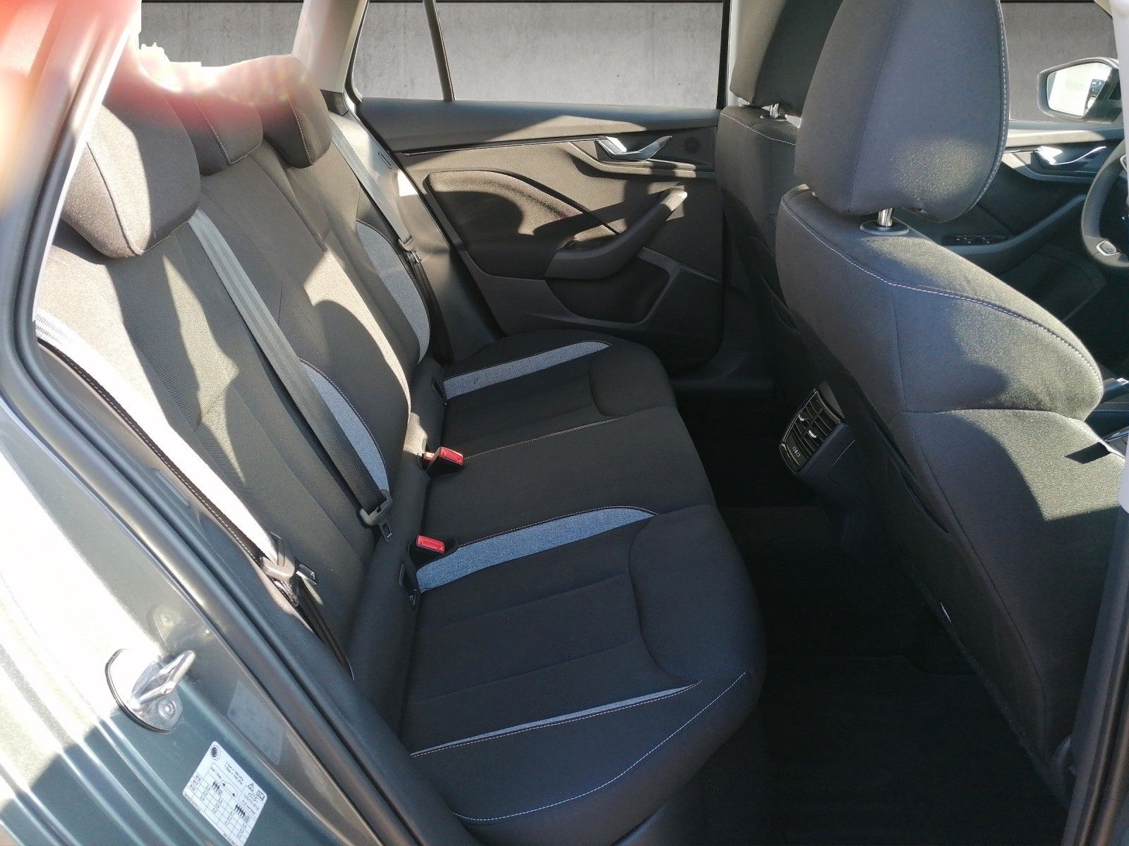 Fahrzeugabbildung SKODA Kamiq 1.5 Selection DSG FAP Plus Kessy bhz Front