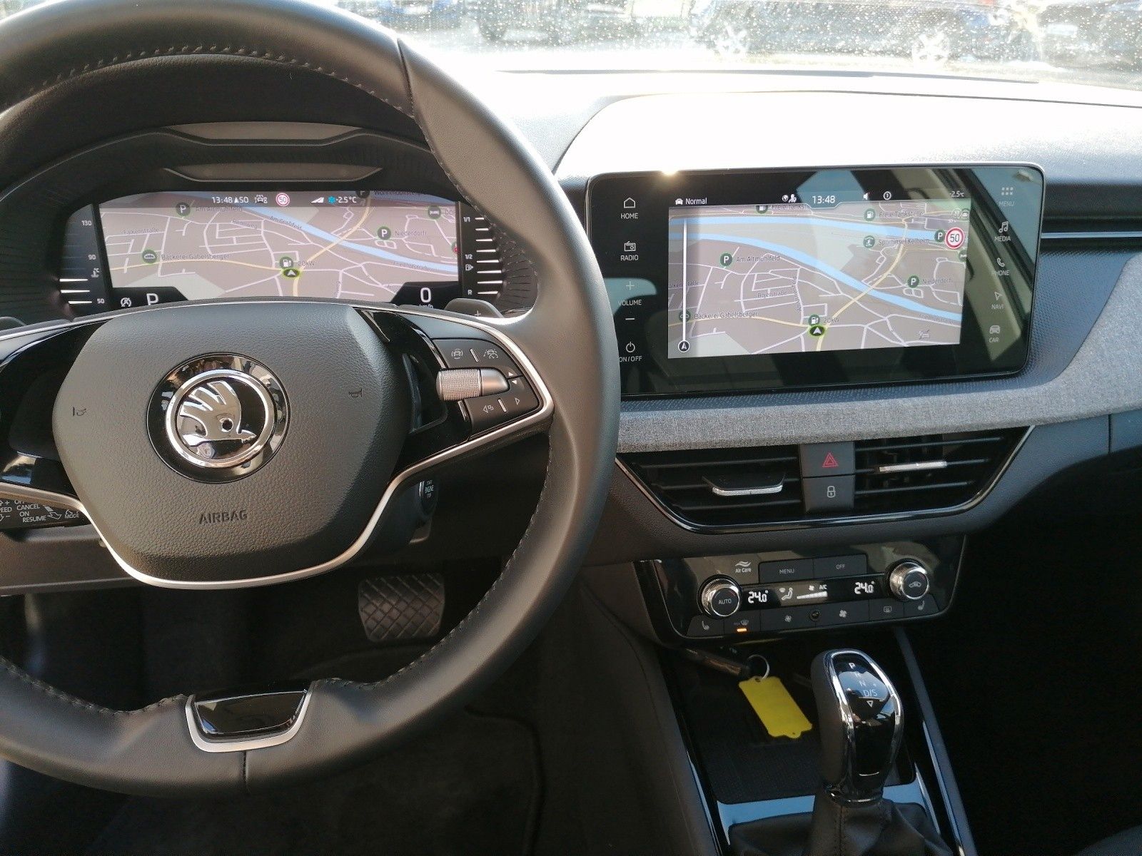 Fahrzeugabbildung SKODA Kamiq 1.5 Selection DSG FAP Plus Kessy bhz Front