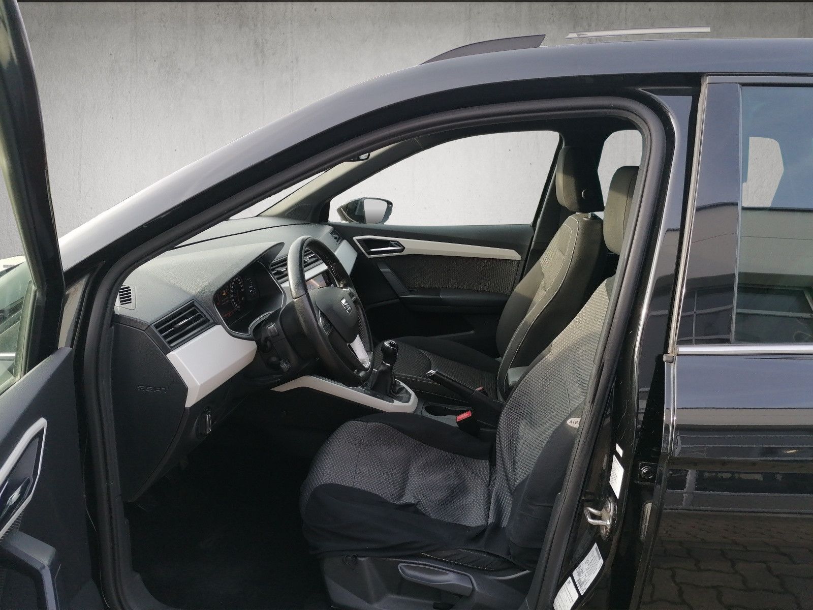 Fahrzeugabbildung SEAT Arona 1.0 TSI Xcellence Totwinkel Navi AHK LED