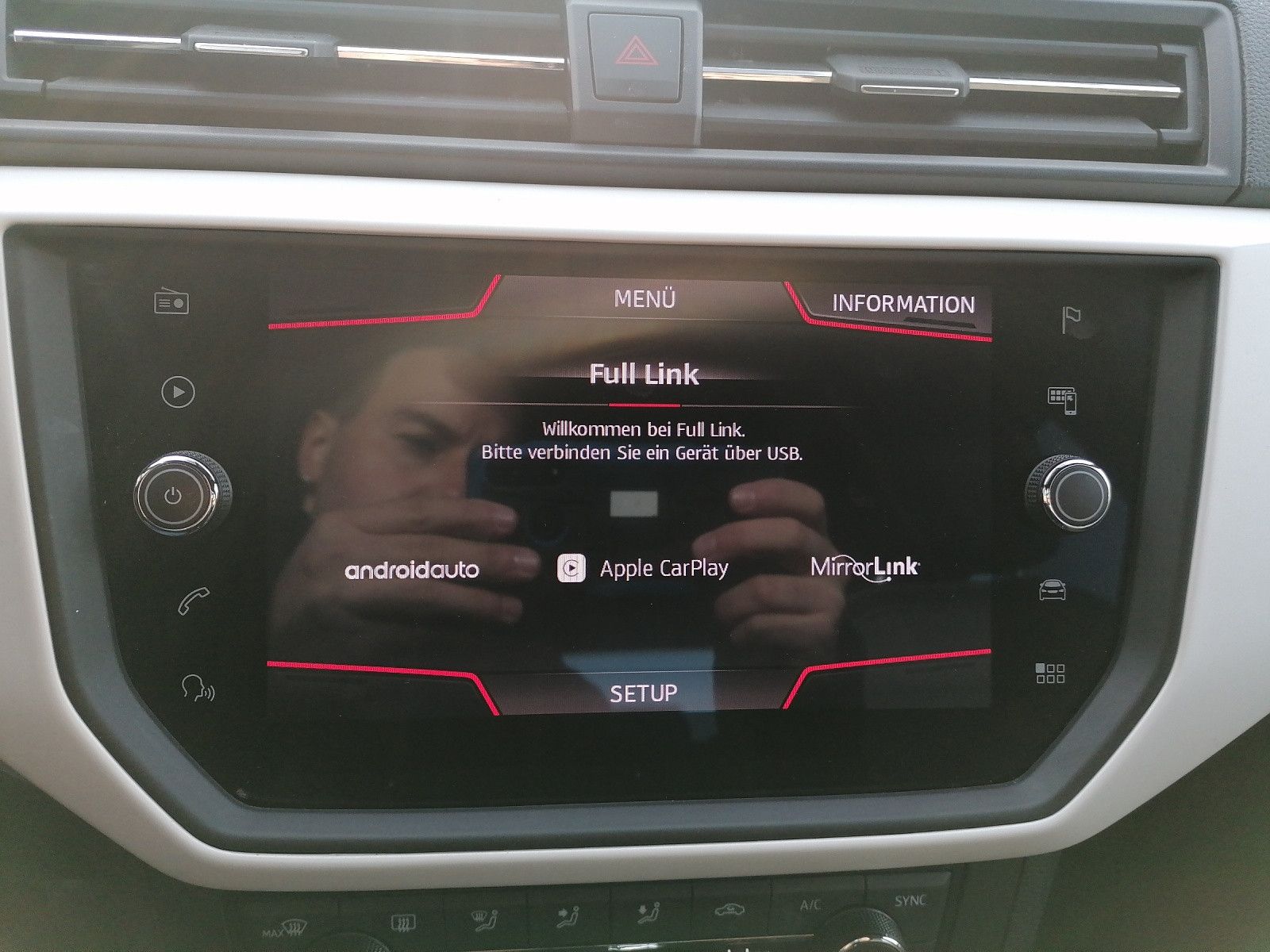 Fahrzeugabbildung SEAT Arona 1.0 TSI Xcellence Totwinkel Navi AHK LED