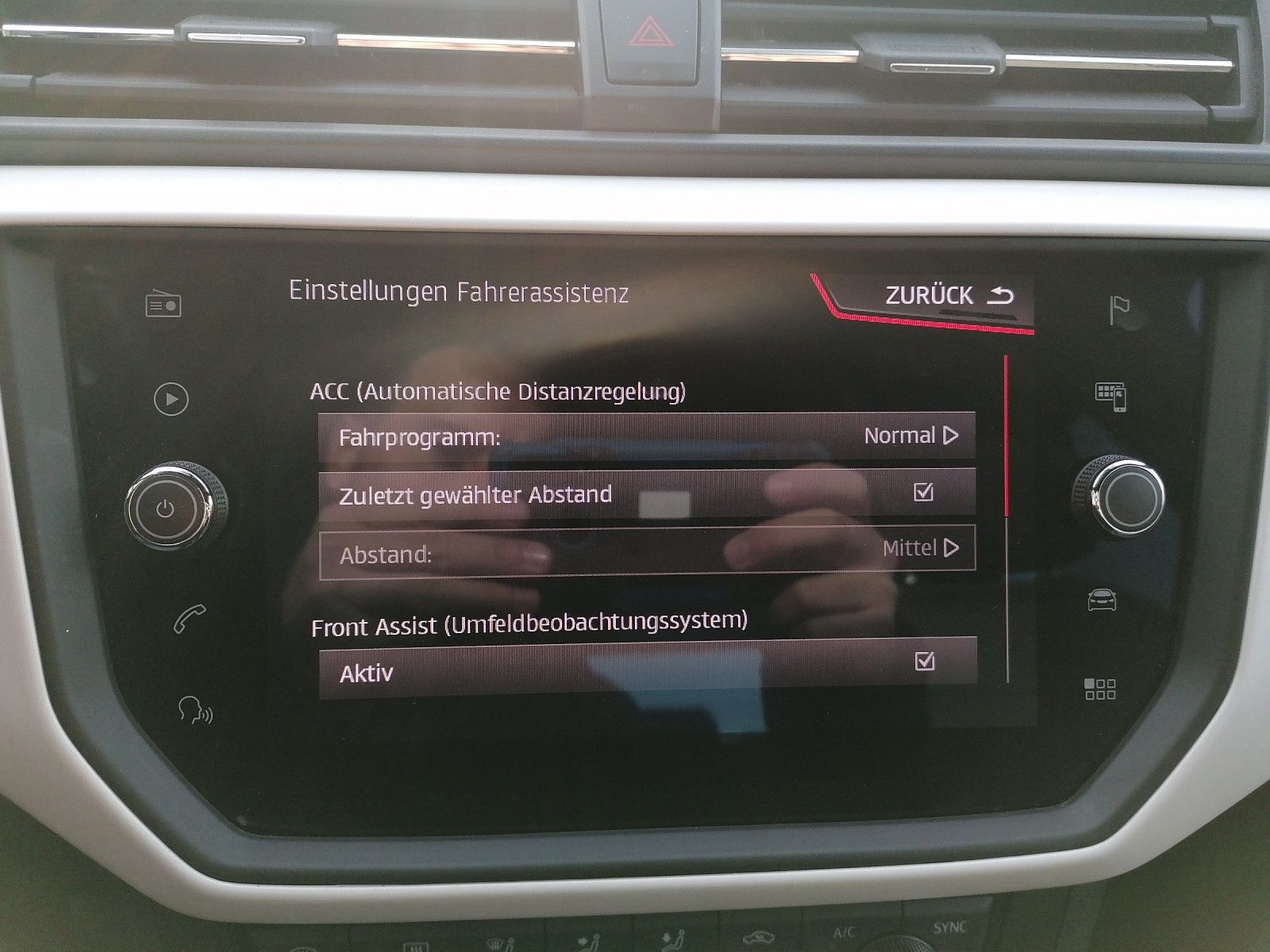 Fahrzeugabbildung SEAT Arona 1.0 TSI Xcellence Totwinkel Navi AHK LED