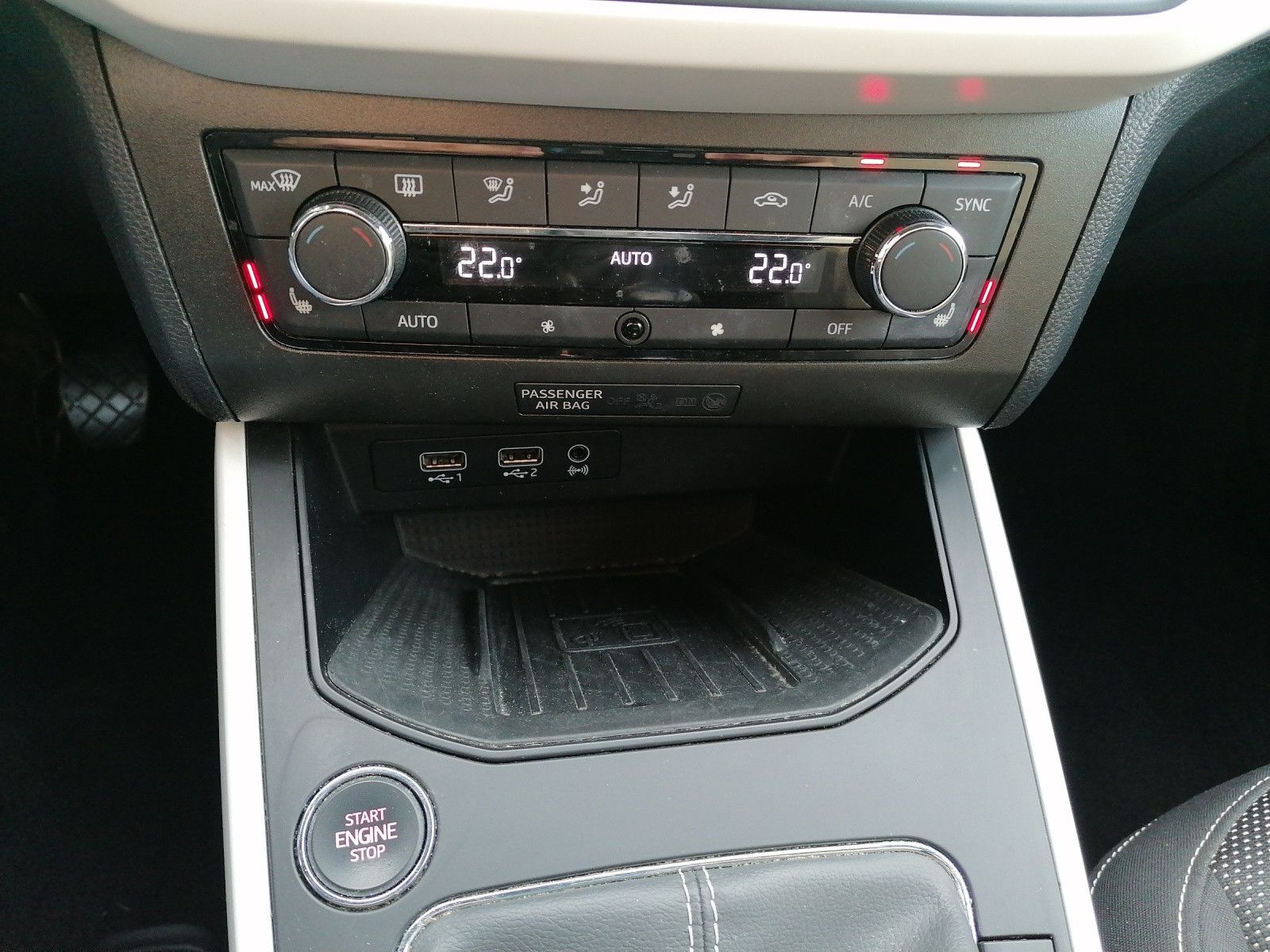 Fahrzeugabbildung SEAT Arona 1.0 TSI Xcellence Totwinkel Navi AHK LED