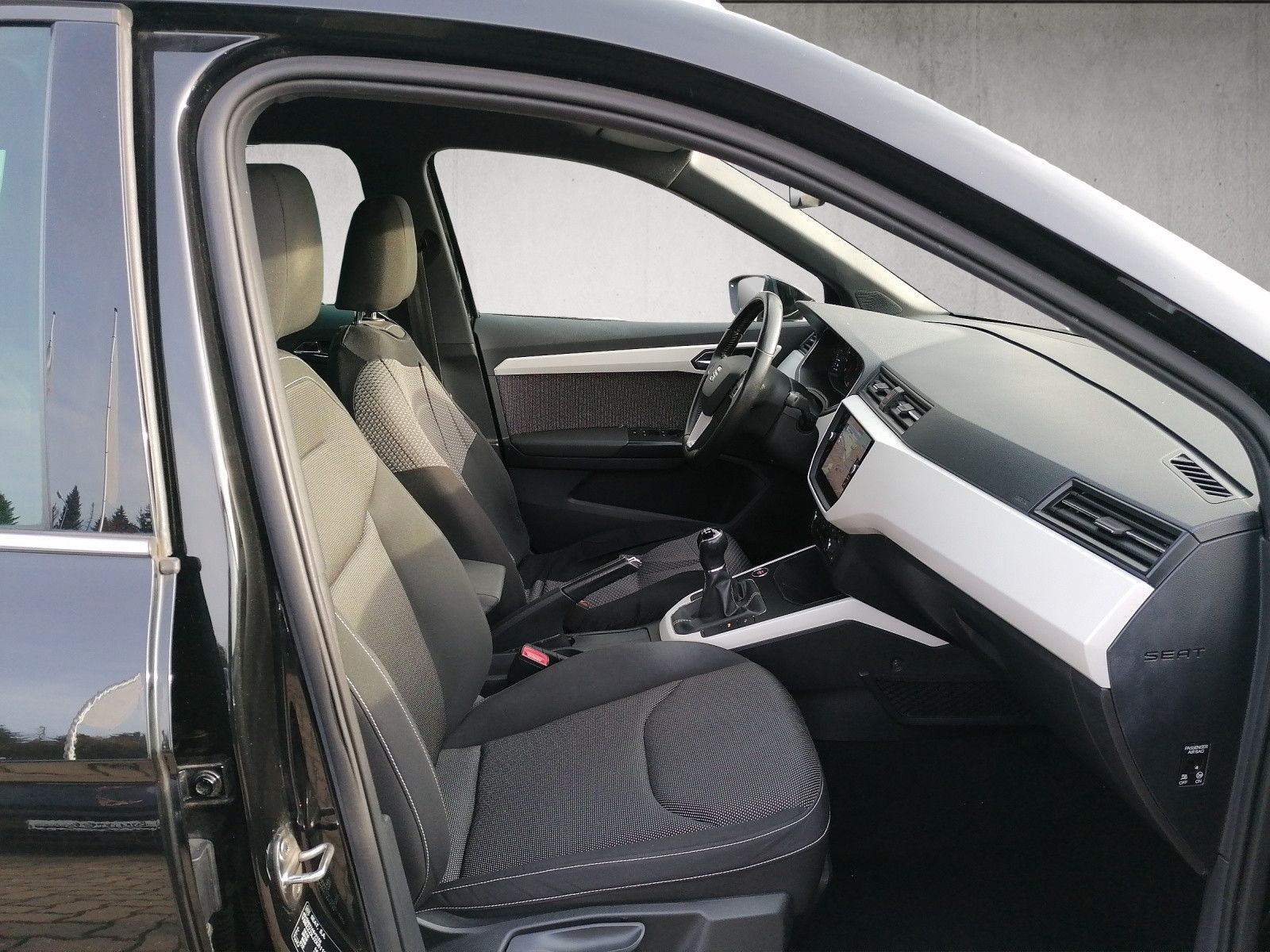 Fahrzeugabbildung SEAT Arona 1.0 TSI Xcellence Totwinkel Navi AHK LED