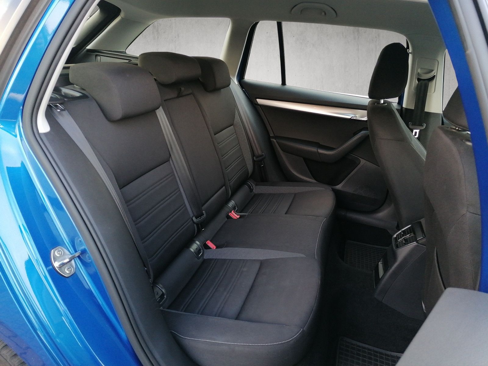 Fahrzeugabbildung SKODA Octavia Combi 1.4 TSI Ambition Smart Link AHK