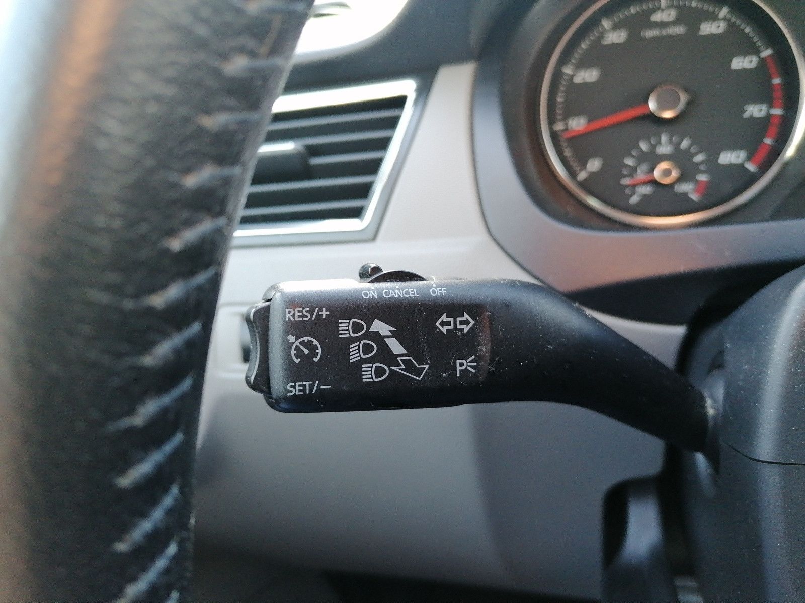 Fahrzeugabbildung SEAT Toledo 1.2 TSI Style SHZ PDC hi NAVI GRA