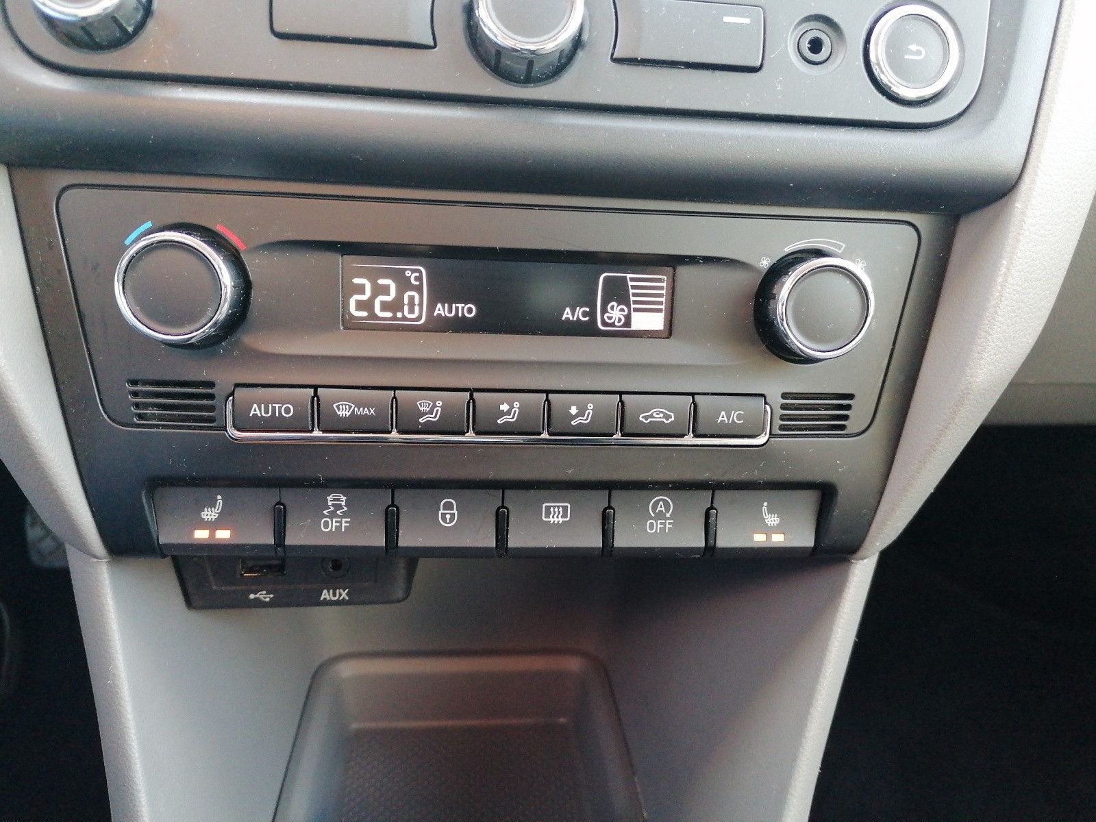 Fahrzeugabbildung SEAT Toledo 1.2 TSI Style SHZ PDC hi NAVI GRA