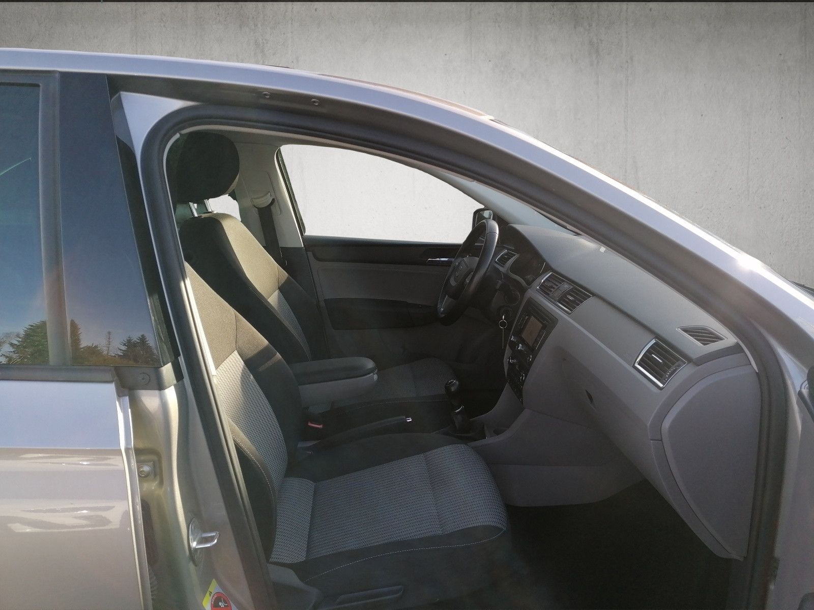 Fahrzeugabbildung SEAT Toledo 1.2 TSI Style SHZ PDC hi NAVI GRA