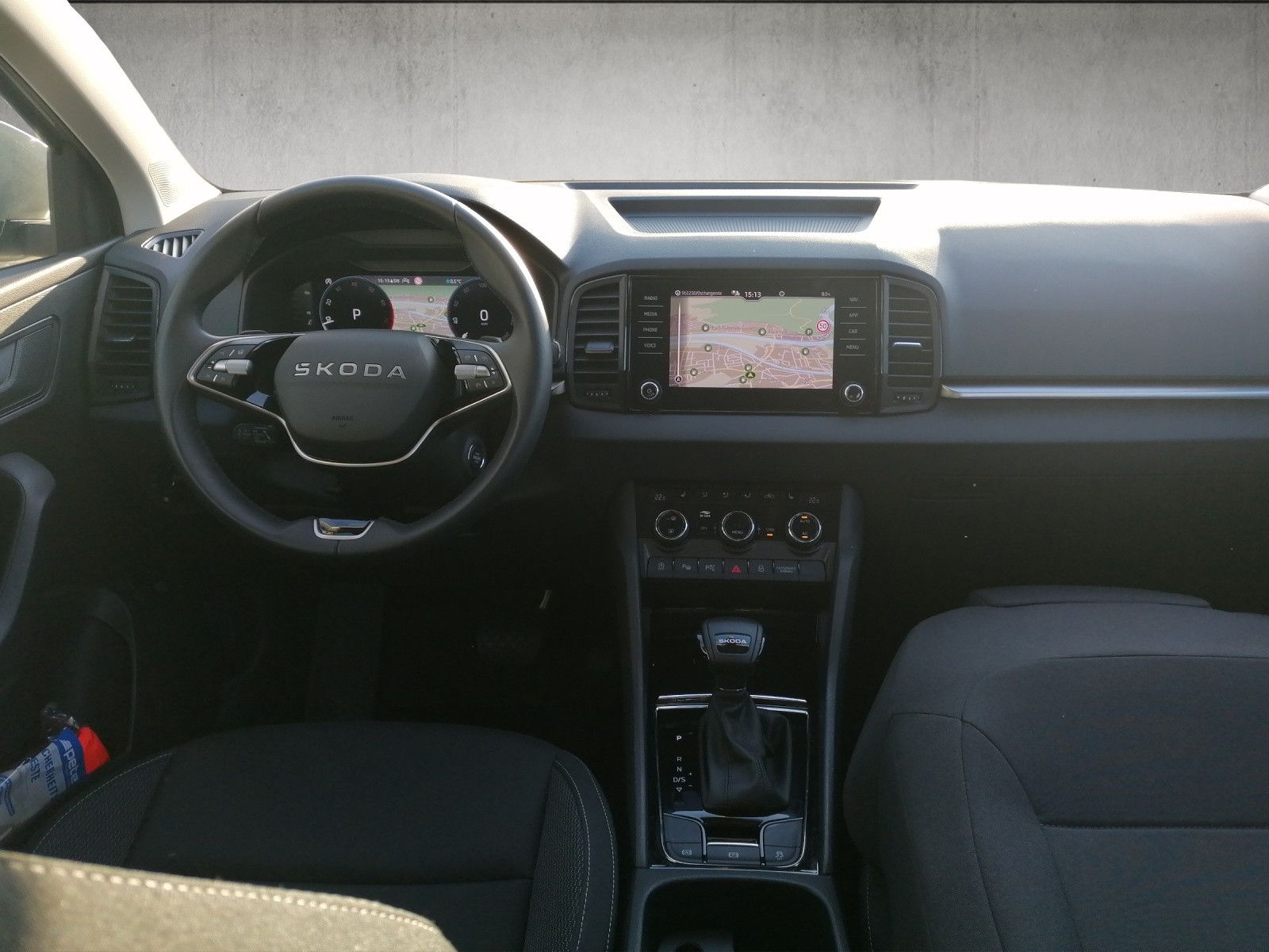 Fahrzeugabbildung SKODA Karoq 1.5 TSI DSG PANO AHK MATRIX elHK