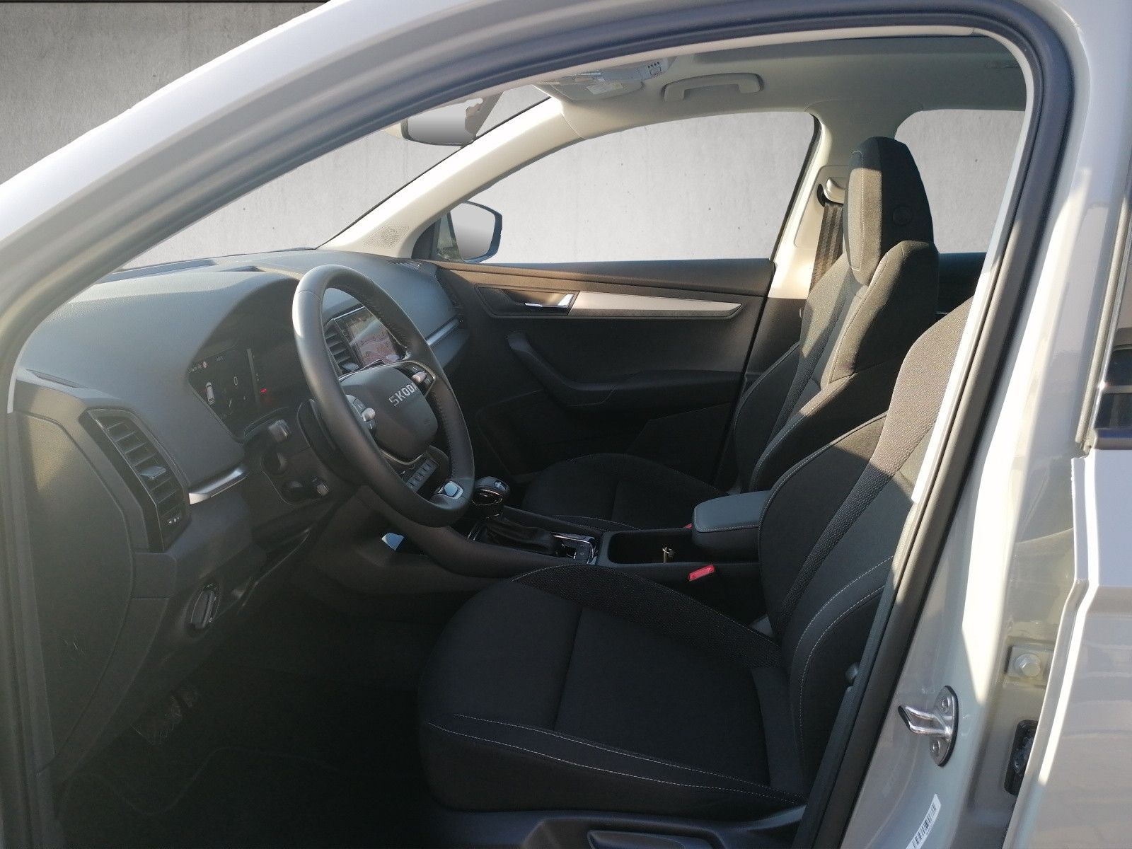 Fahrzeugabbildung SKODA Karoq 1.5 TSI DSG PANO AHK MATRIX elHK