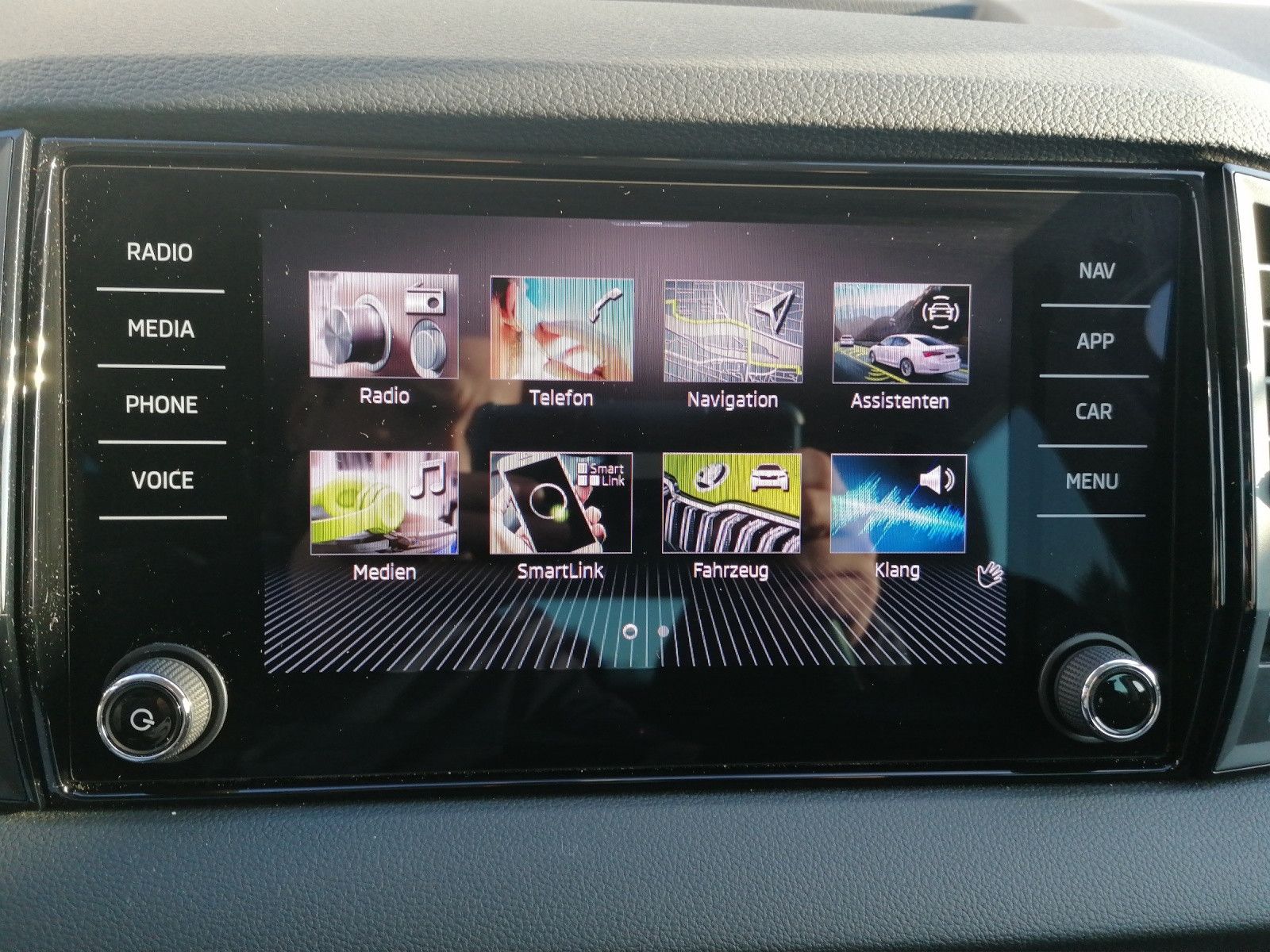 Fahrzeugabbildung SKODA Karoq 1.5 TSI DSG PANO AHK MATRIX elHK