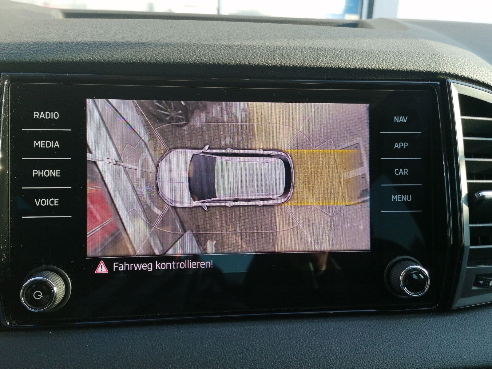 Fahrzeugabbildung SKODA Karoq 1.5 TSI DSG PANO AHK MATRIX elHK