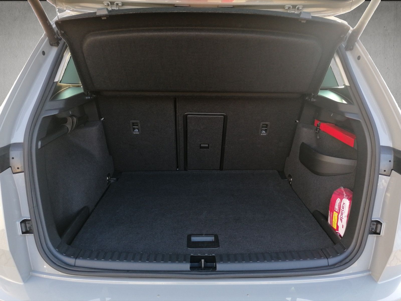 Fahrzeugabbildung SKODA Karoq 1.5 TSI DSG PANO AHK MATRIX elHK