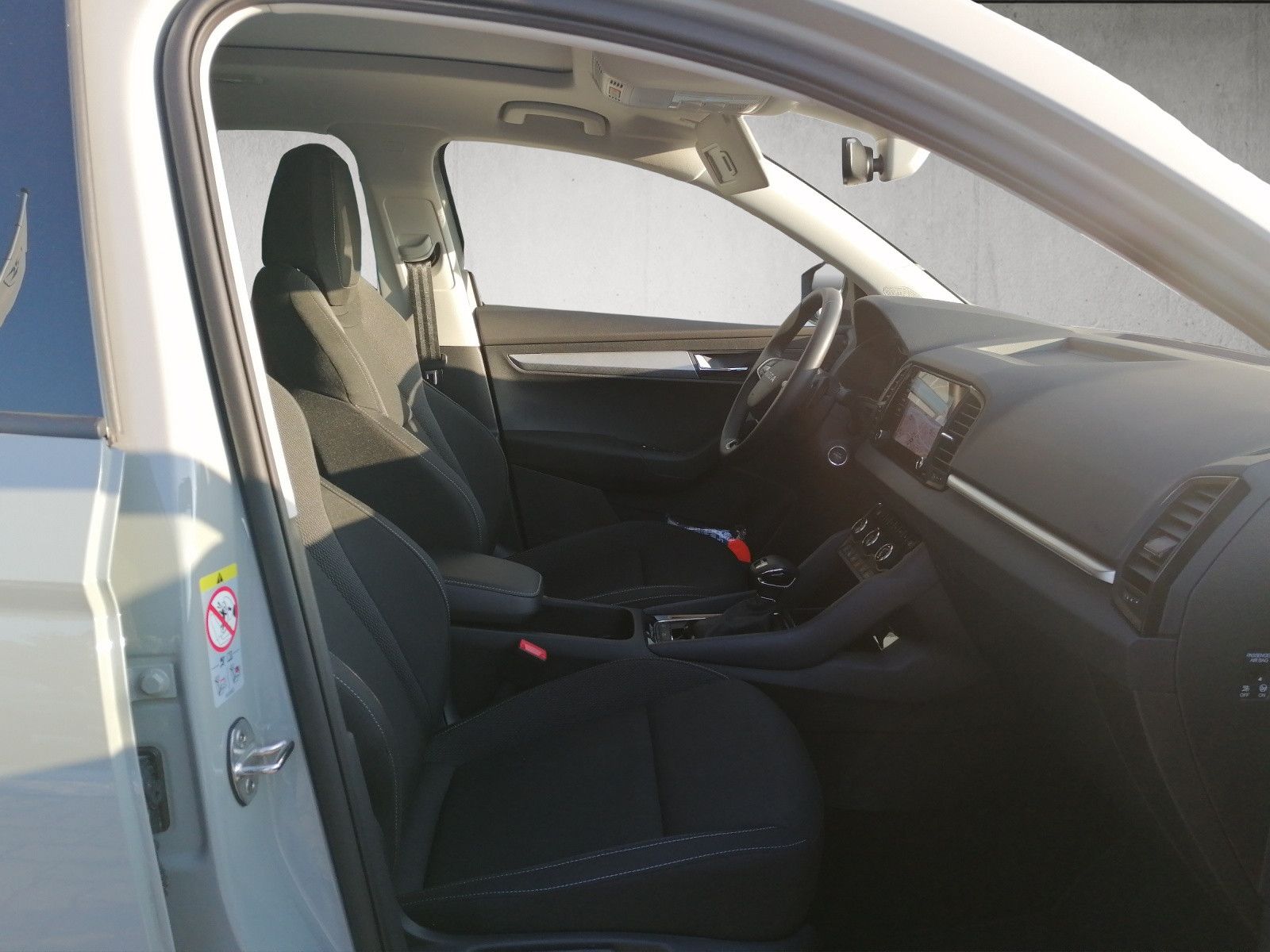 Fahrzeugabbildung SKODA Karoq 1.5 TSI DSG PANO AHK MATRIX elHK