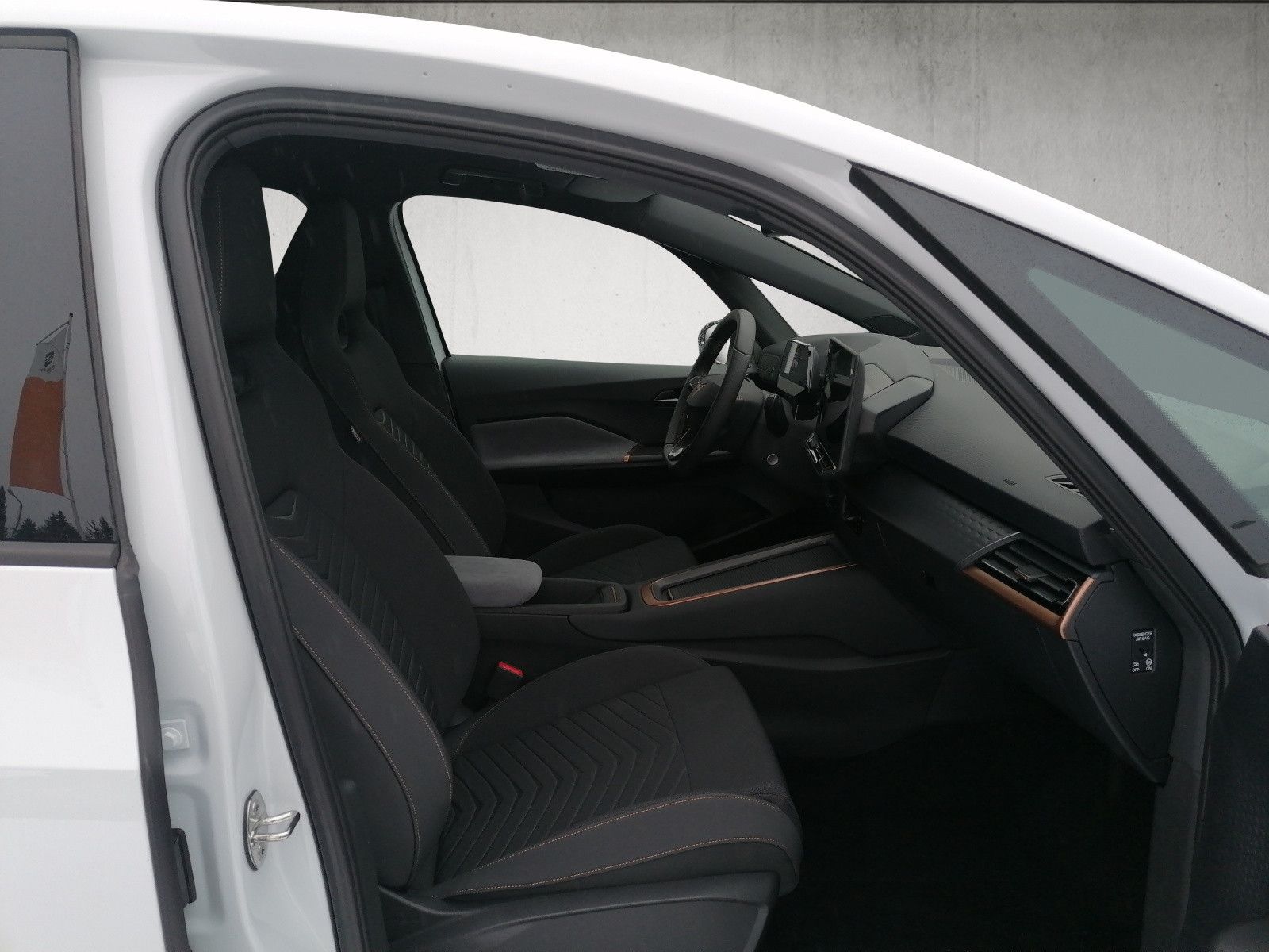 Fahrzeugabbildung CUPRA Born 77kW 231PS Below Zero HEAT PUMP PILOT M 5J