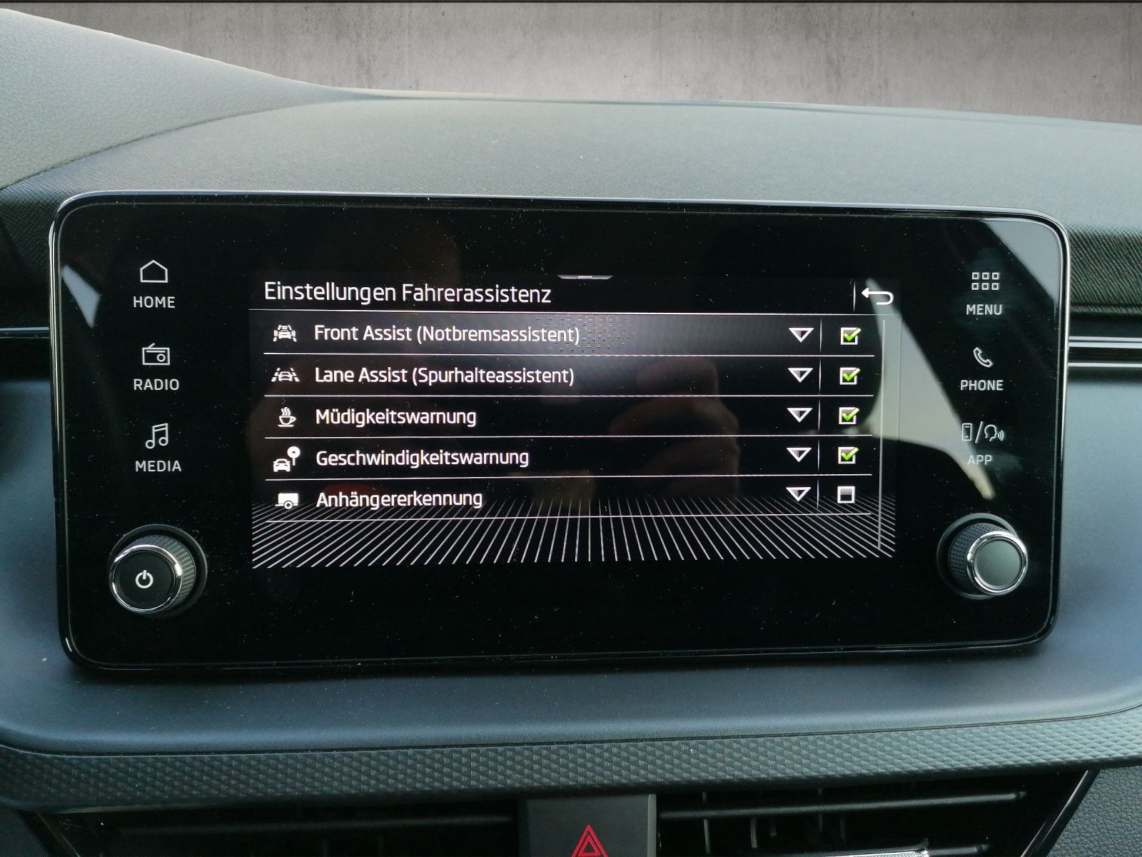 Fahrzeugabbildung SKODA Kamiq 1.0 TSI DSG AHK SmartLink PDC hi SHZ