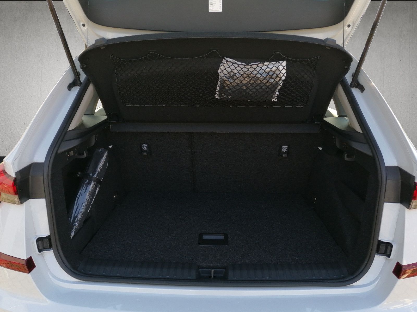 Fahrzeugabbildung SKODA Kamiq 1.0 TSI DSG AHK SmartLink PDC hi SHZ