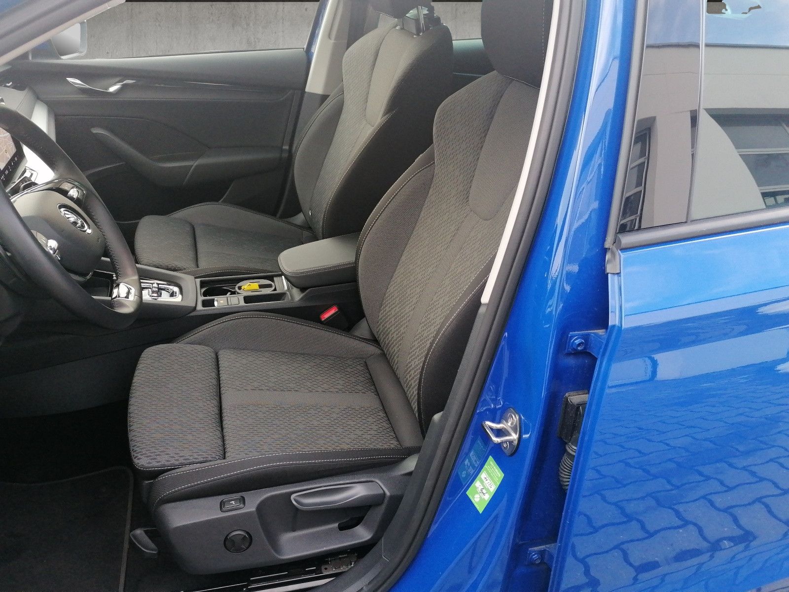 Fahrzeugabbildung SKODA Octavia Combi iV AHK beh Front 18 Zoll GAR 11/28