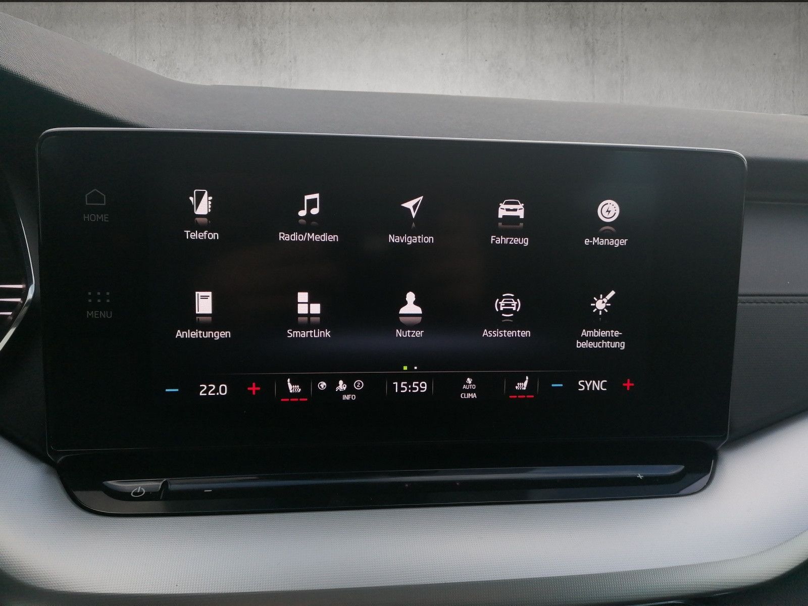 Fahrzeugabbildung SKODA Octavia Combi iV AHK beh Front 18 Zoll GAR 11/28