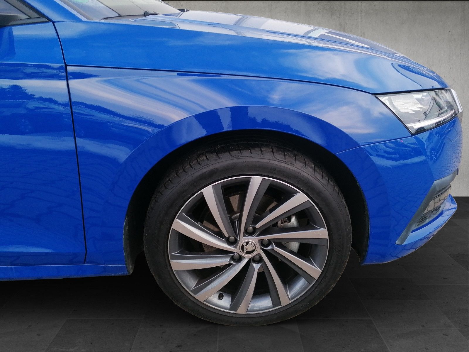 Fahrzeugabbildung SKODA Octavia Combi iV AHK beh Front 18 Zoll GAR 11/28