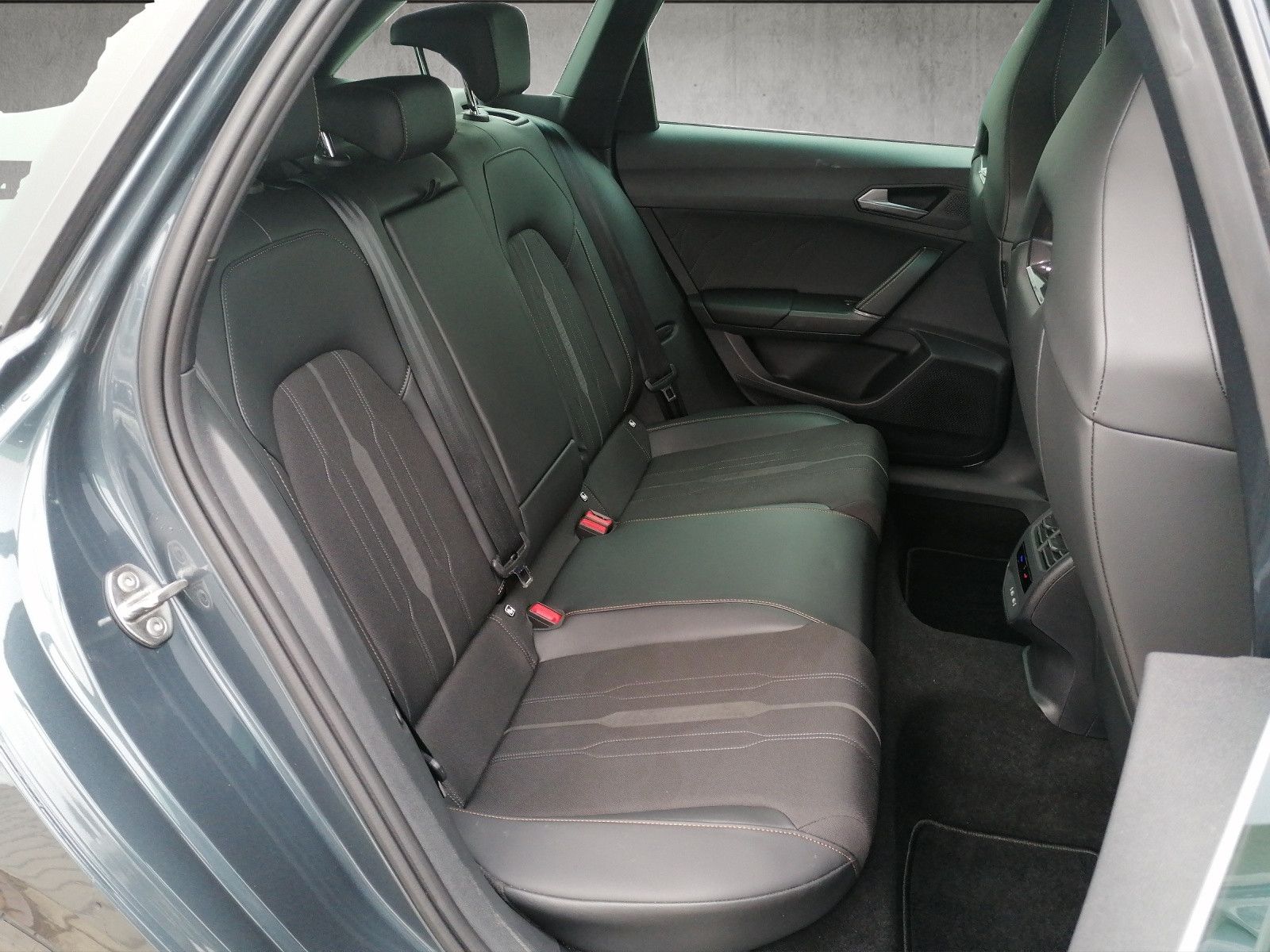 Fahrzeugabbildung CUPRA Leon Sportstourer 2.0 TSI DSG VZ 5JGAR FAP XL