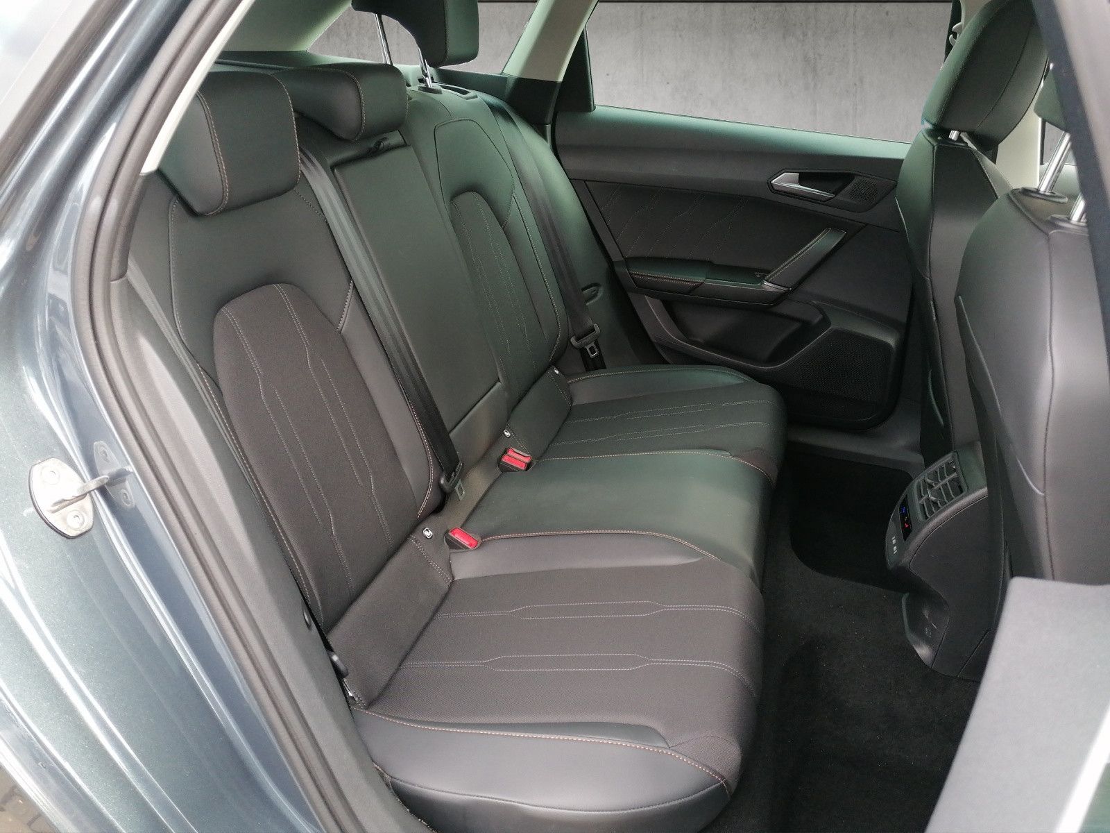 Fahrzeugabbildung CUPRA Leon Sportstourer 1.5 TSI DSG AHK ACC BEATS