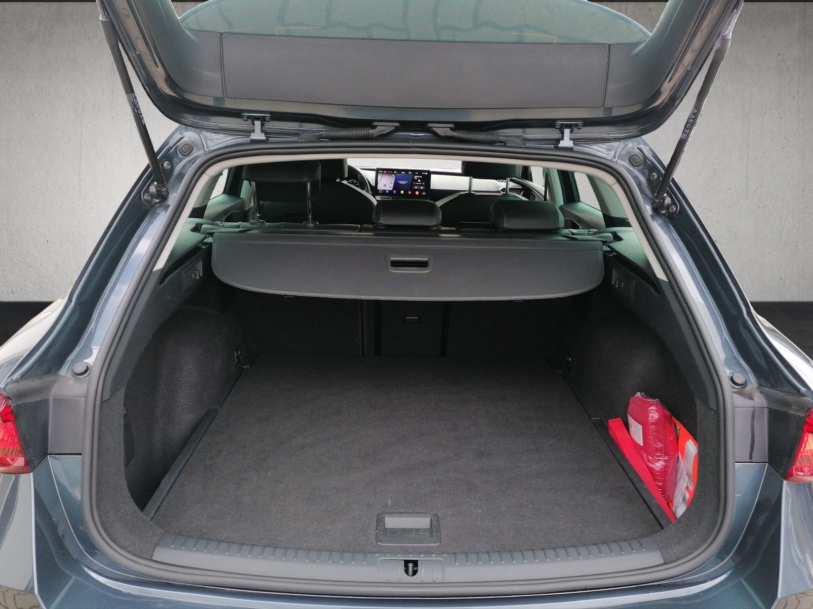 Fahrzeugabbildung CUPRA Leon Sportstourer 1.5 TSI DSG AHK ACC BEATS