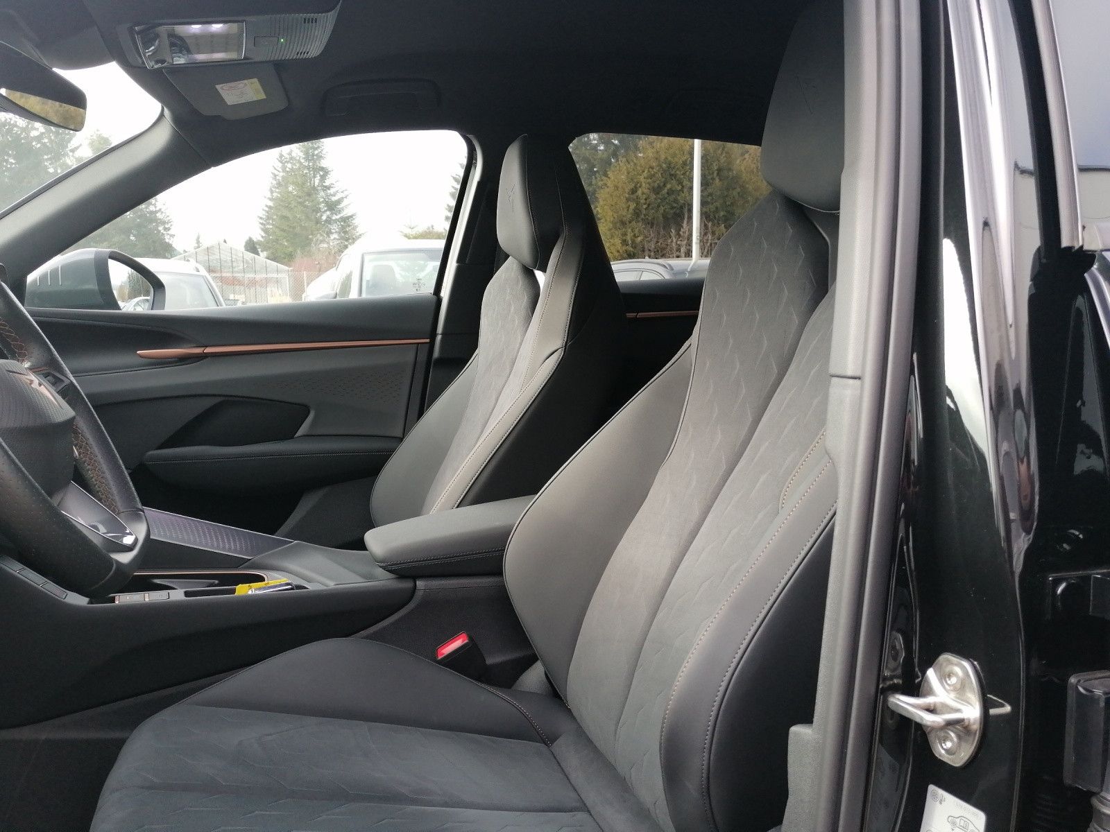 Fahrzeugabbildung CUPRA Terramar 1.5 eTSI DSG Dynamic Performance Digita