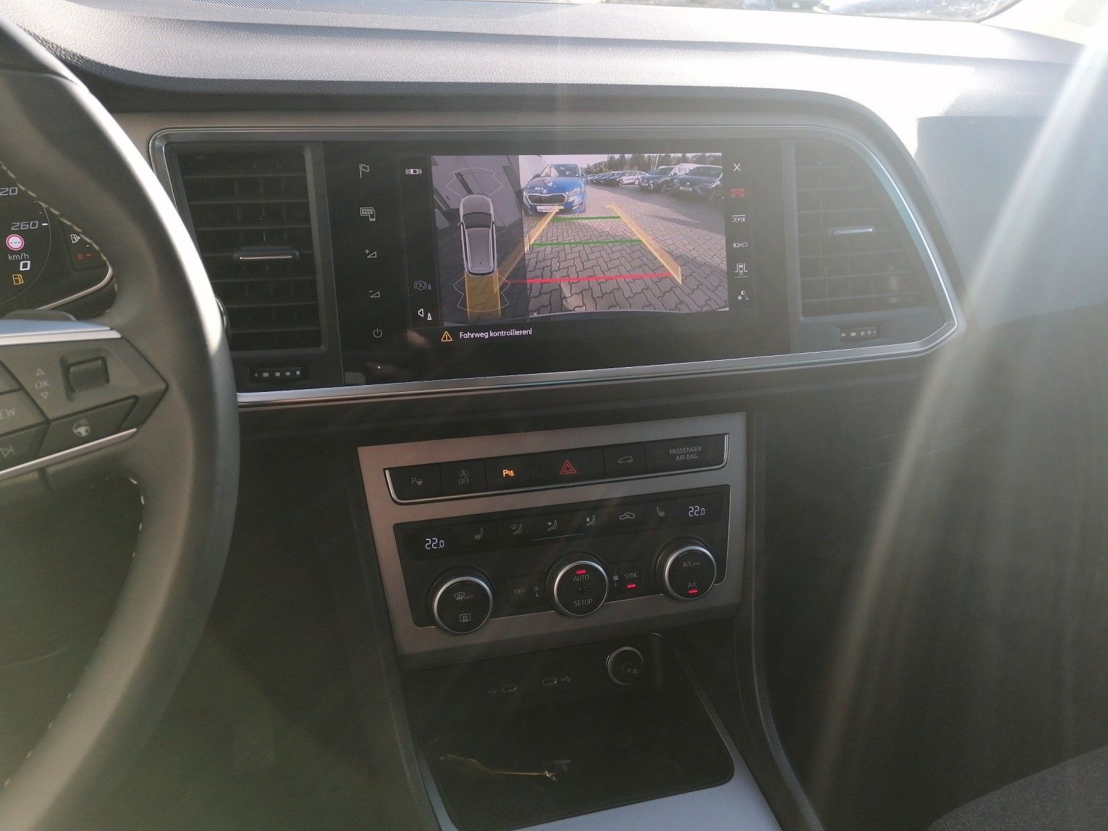 Fahrzeugabbildung SEAT Ateca 1.5 TSI Xperience DSG GJR NAVI FULL elHK