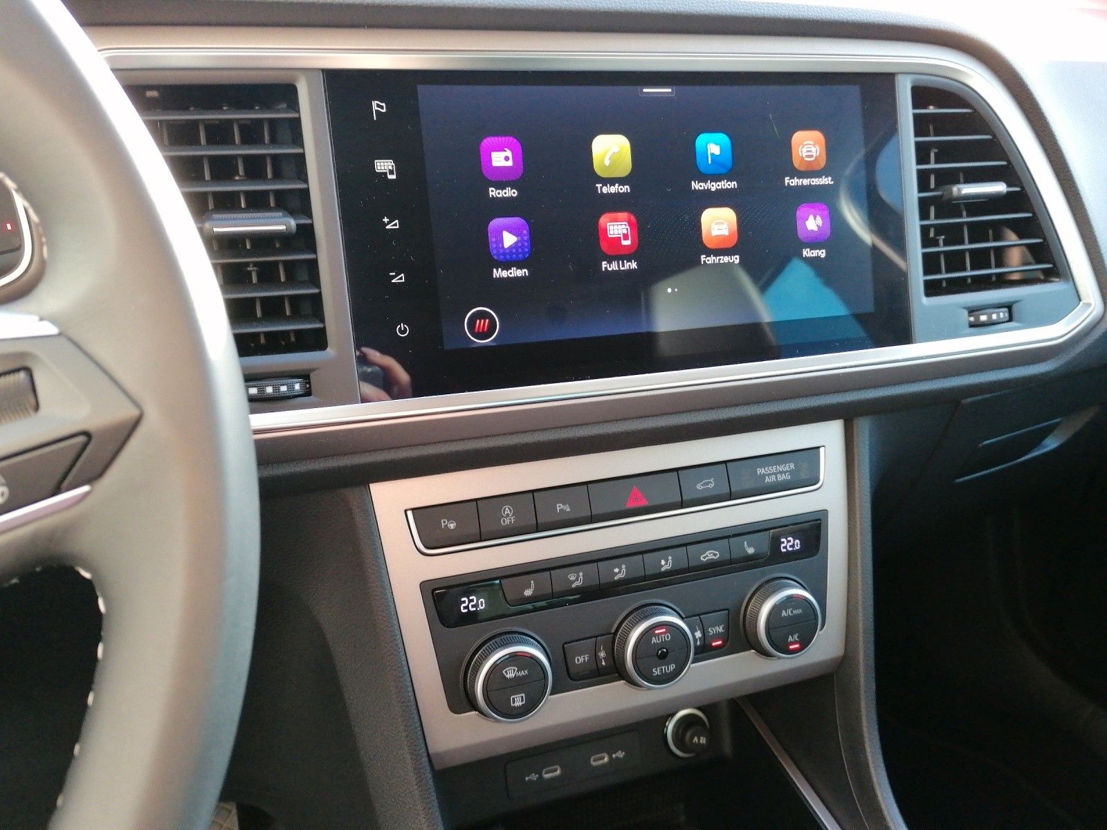 Fahrzeugabbildung SEAT Ateca 1.5 TSI Xperience DSG GJR NAVI FULL elHK