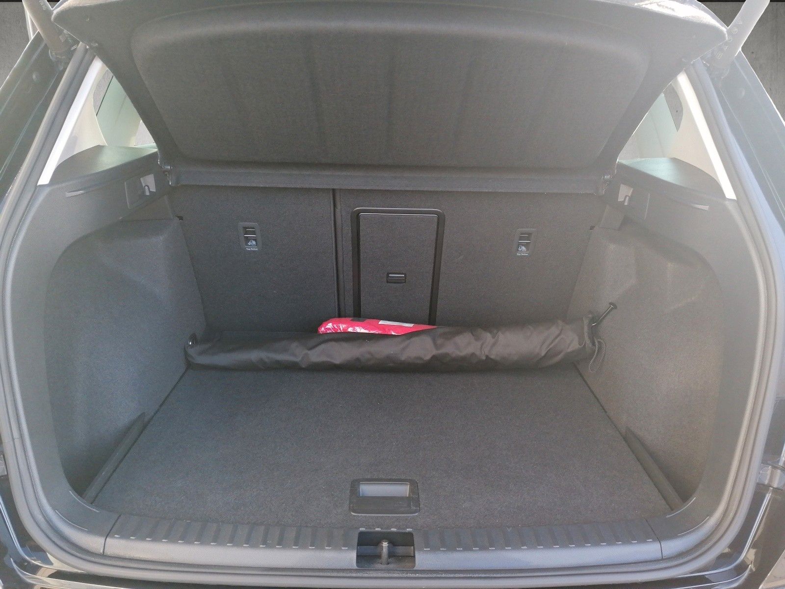 Fahrzeugabbildung SEAT Ateca 1.5 TSI Xperience DSG GJR NAVI FULL elHK