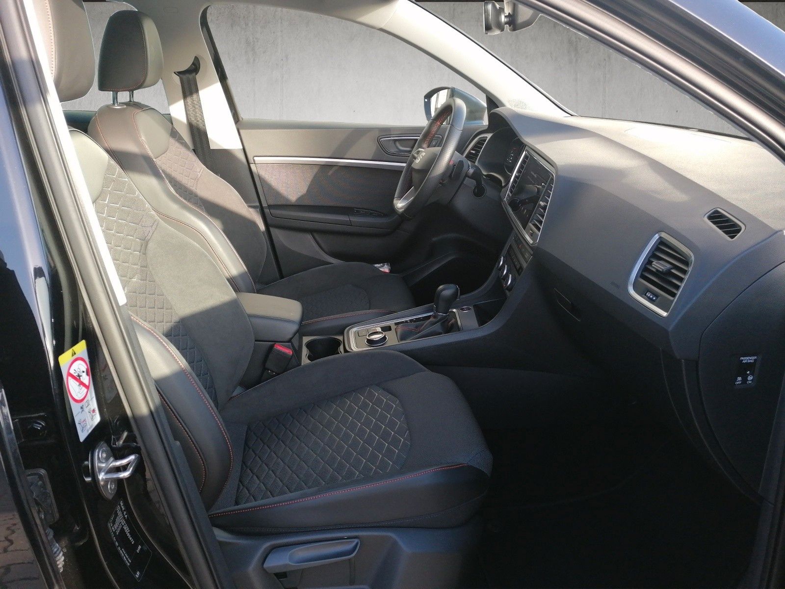 Fahrzeugabbildung SEAT Ateca 2.0 TDI FR DSG GJR FULL NAVI elHK KESSY