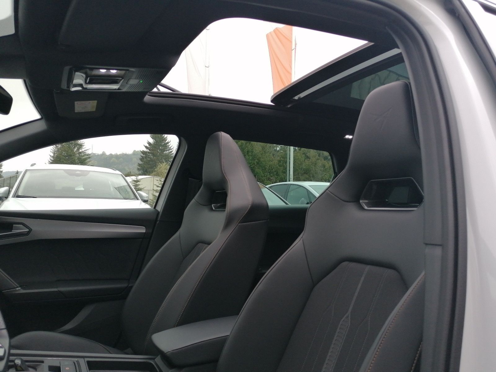 Fahrzeugabbildung CUPRA Leon Sportstourer 2.0 TSI VZ DSG DCC BEATS MATRI