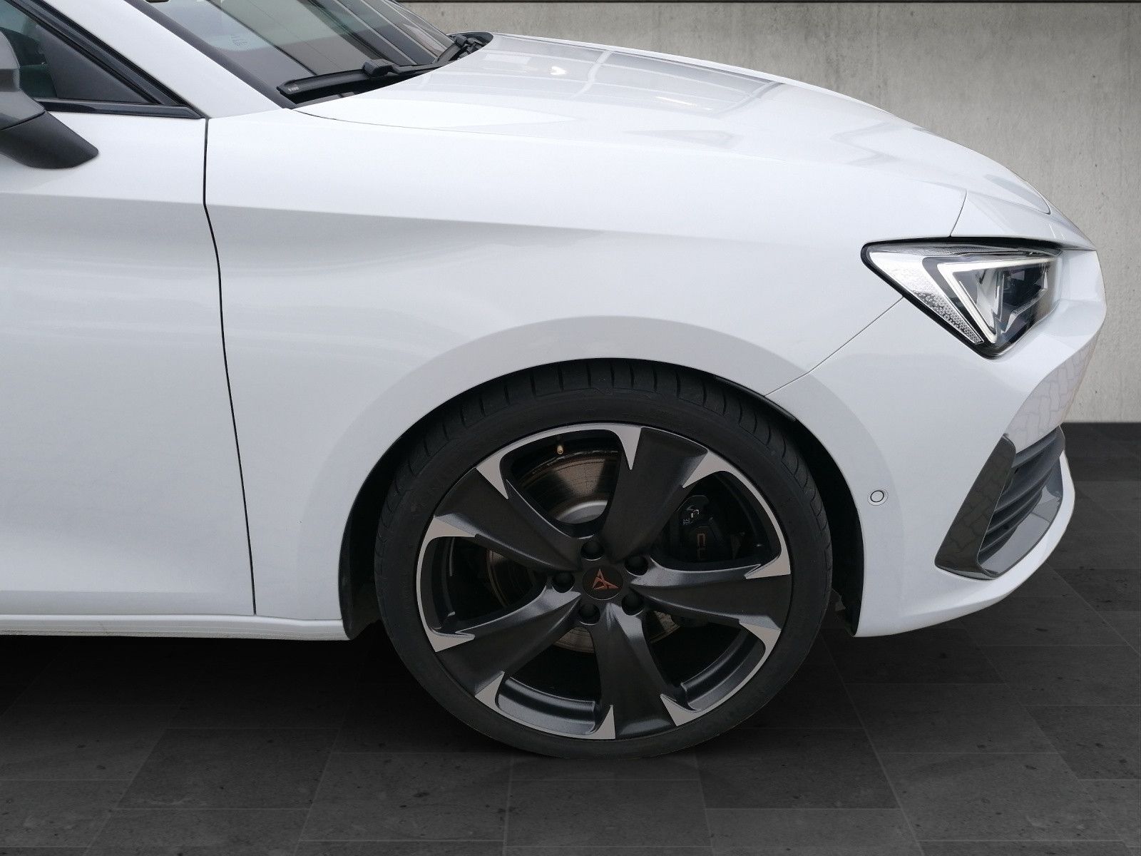 Fahrzeugabbildung CUPRA Leon Sportstourer 2.0 TSI VZ DSG DCC BEATS MATRI