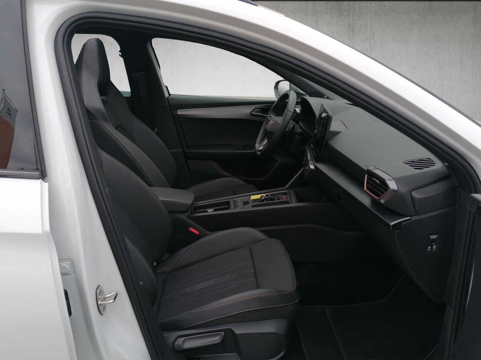 Fahrzeugabbildung CUPRA Leon Sportstourer 2.0 TSI VZ DSG DCC BEATS MATRI