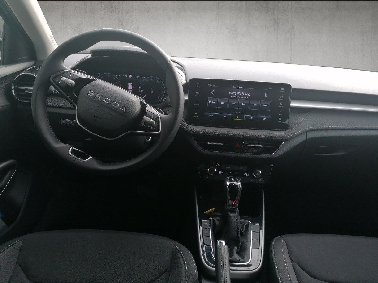 Fahrzeugabbildung SKODA Fabia 1.0 TSI DSG Tour AHK ACC NAVI KAMERA