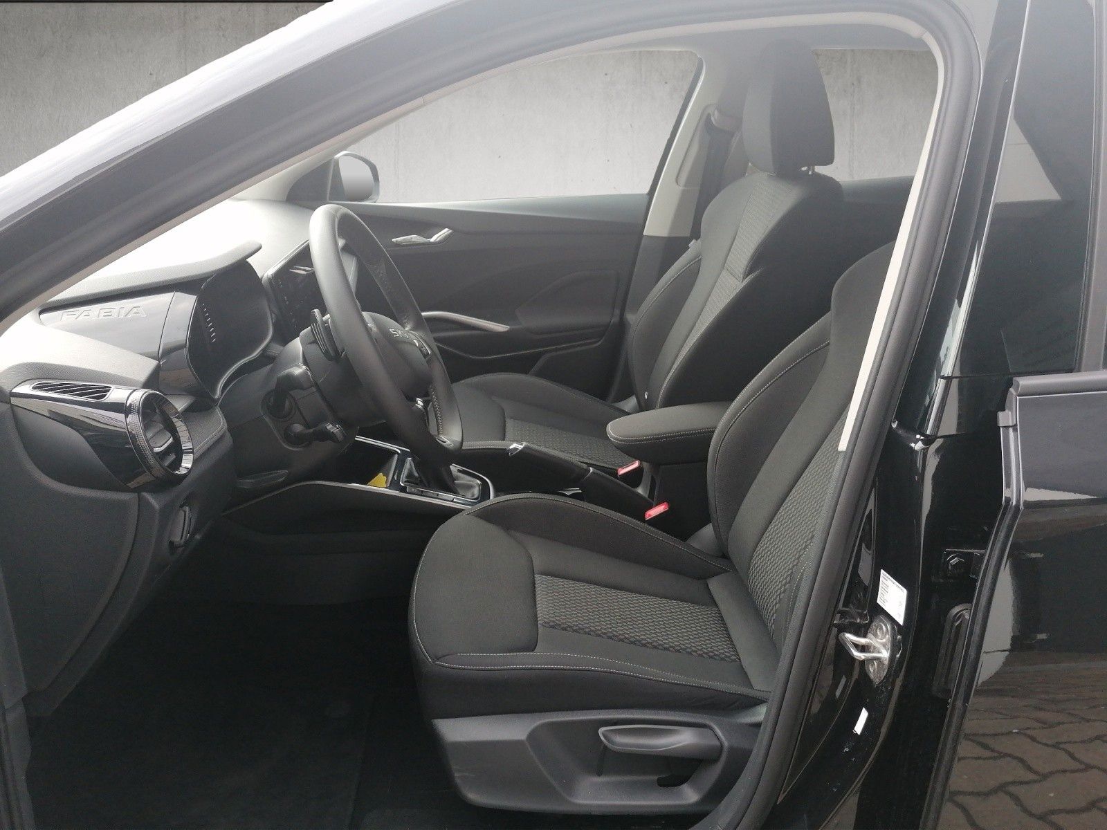 Fahrzeugabbildung SKODA Fabia 1.0 TSI DSG Tour AHK ACC NAVI KAMERA